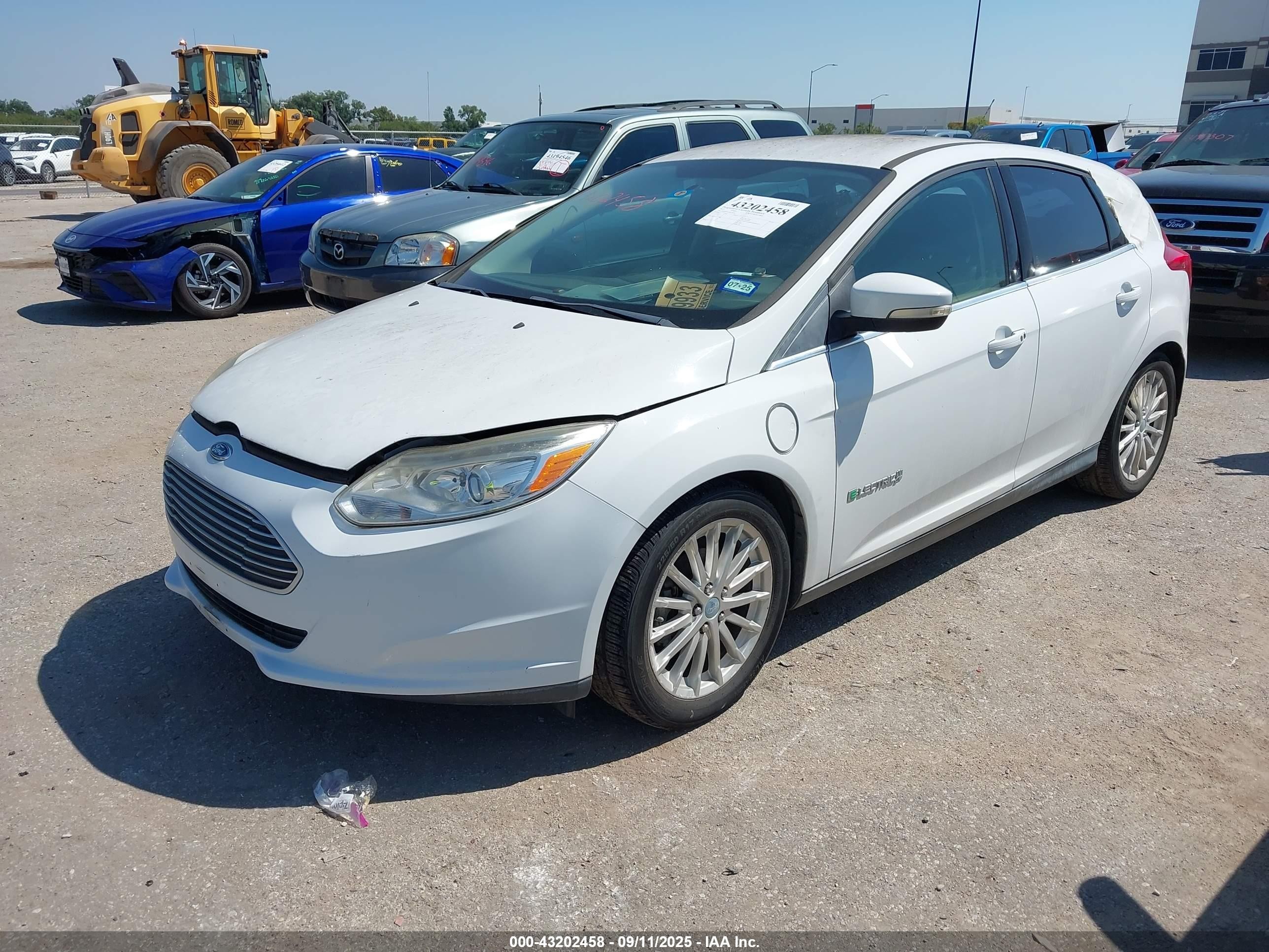 2013 Ford Focus Electric   White vin: 1FADP3R41DL244982