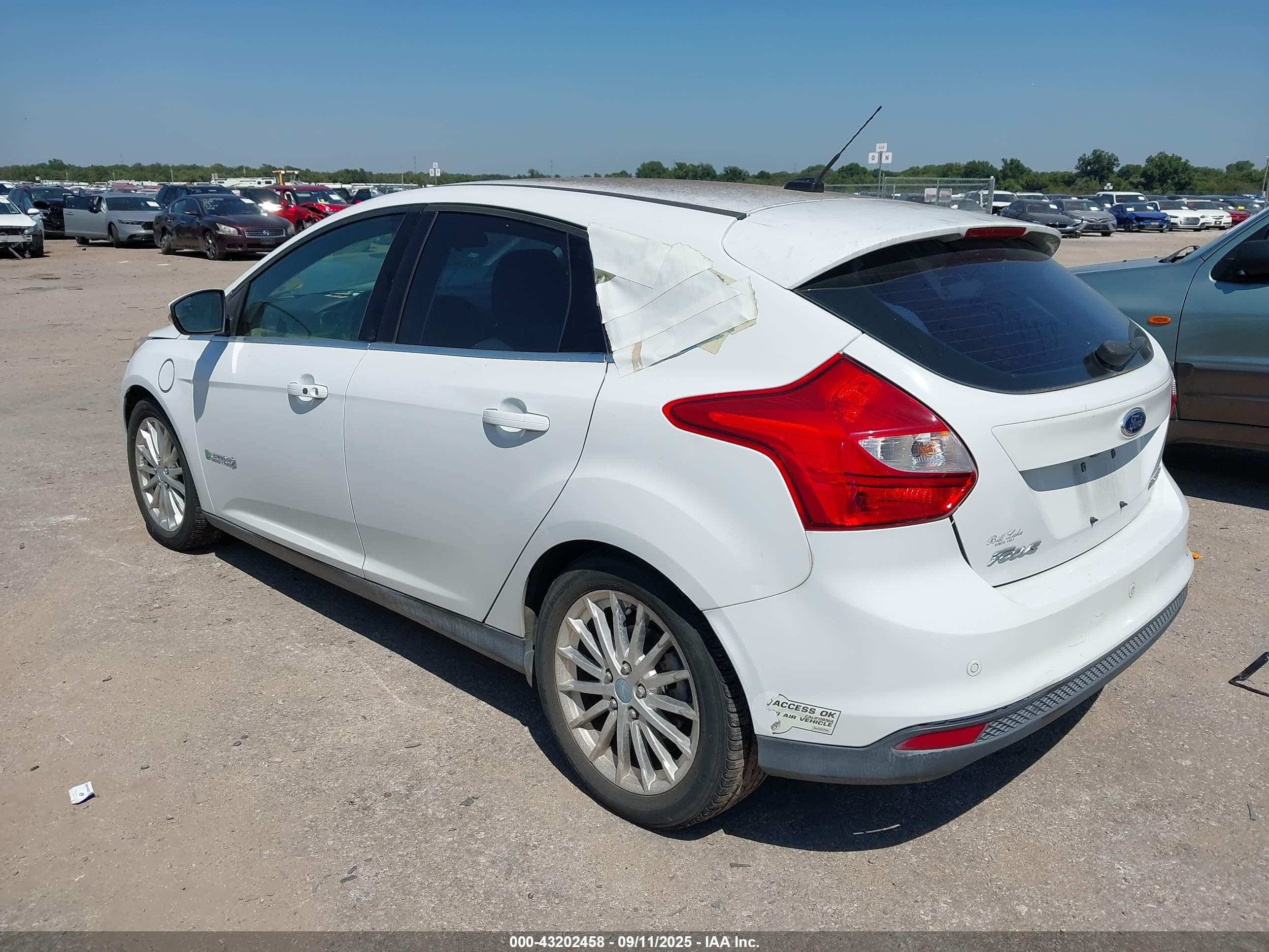 2013 Ford Focus Electric   White vin: 1FADP3R41DL244982