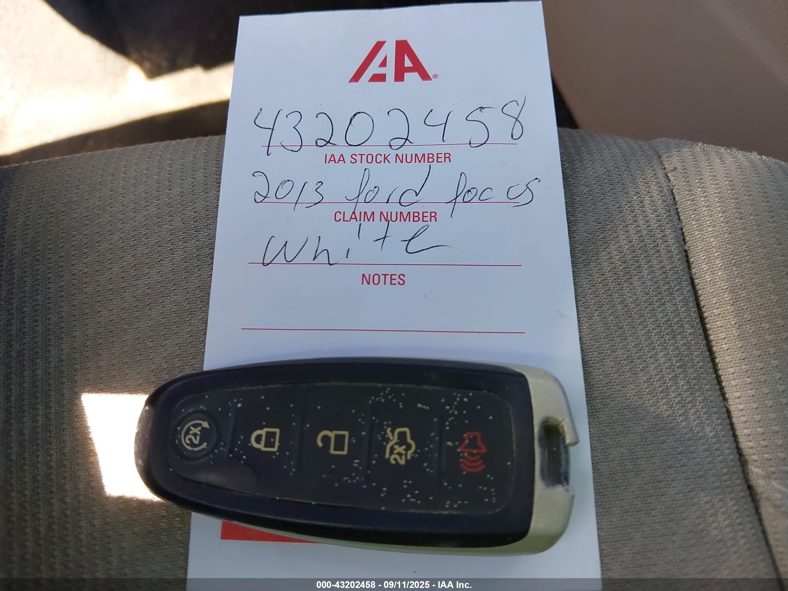 2013 Ford Focus Electric   White vin: 1FADP3R41DL244982
