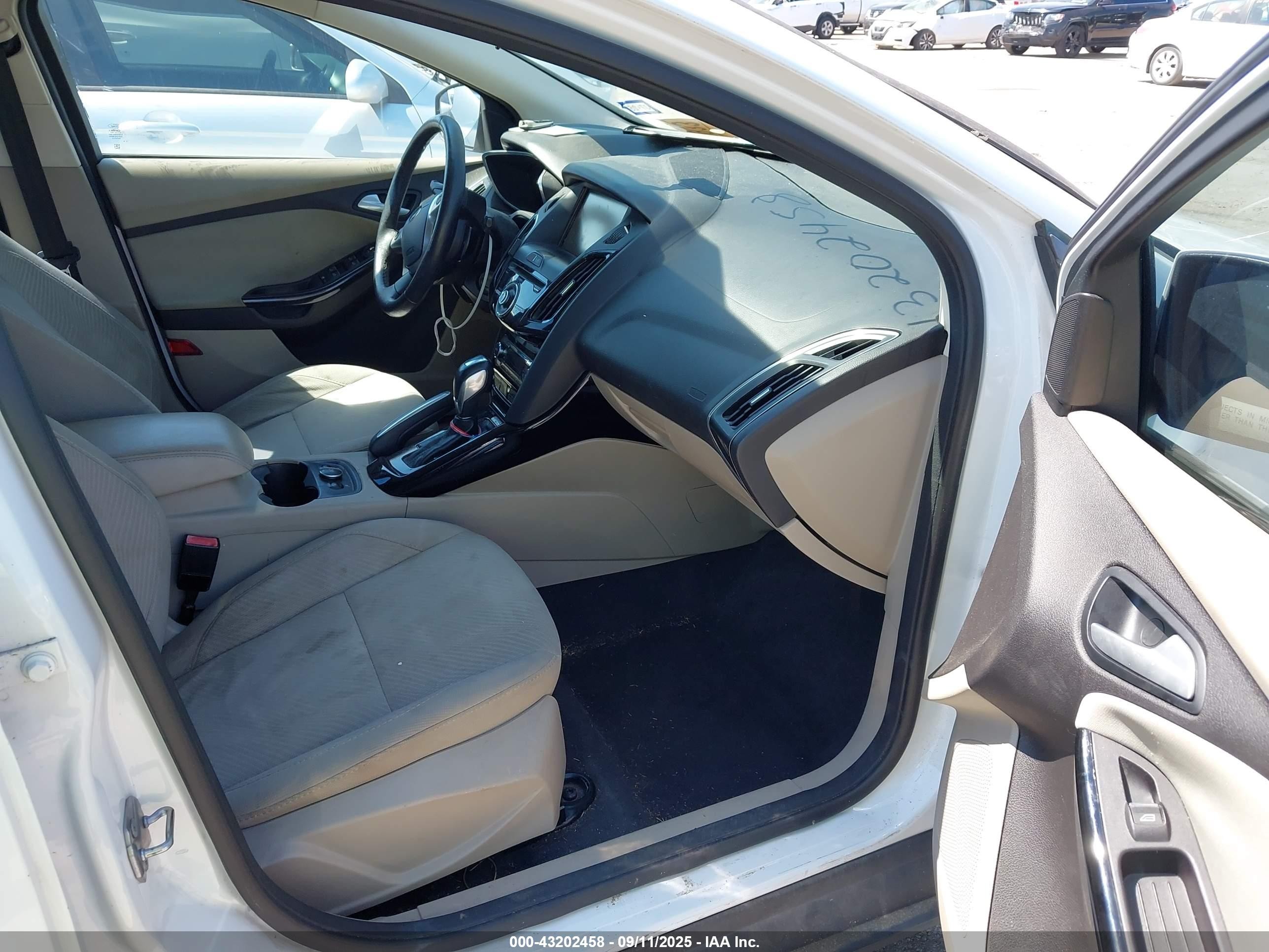 2013 Ford Focus Electric   White vin: 1FADP3R41DL244982