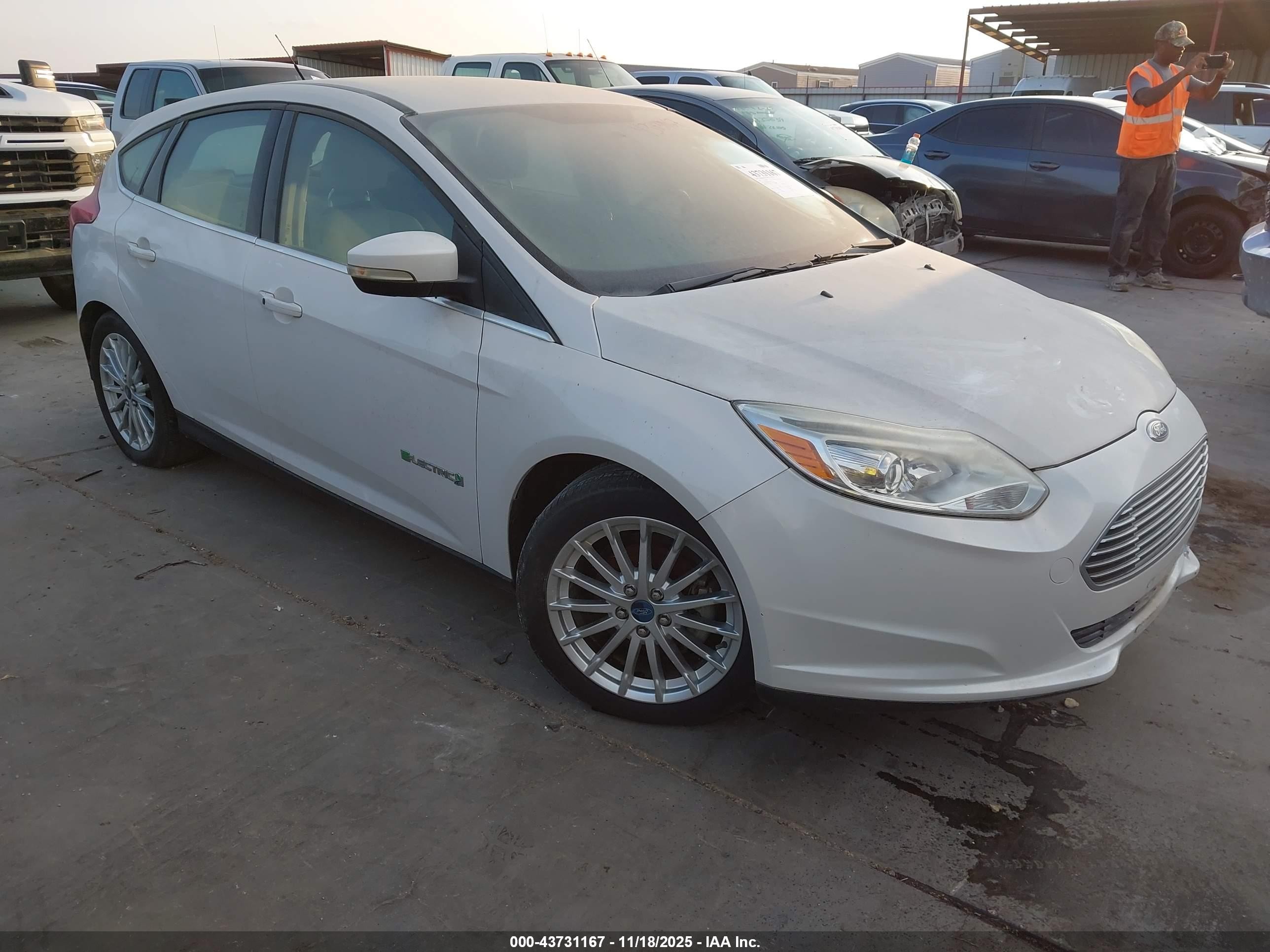 2013 Ford Focus Electric   White vin: 1FADP3R42DL126018