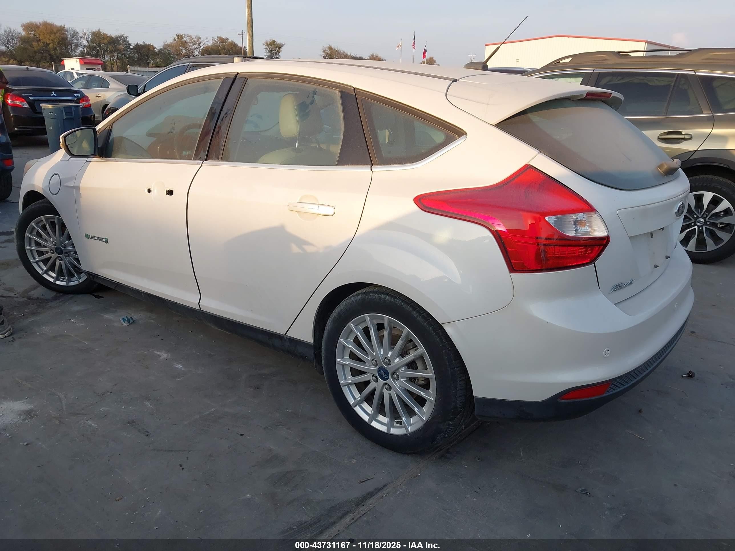 2013 Ford Focus Electric   White vin: 1FADP3R42DL126018