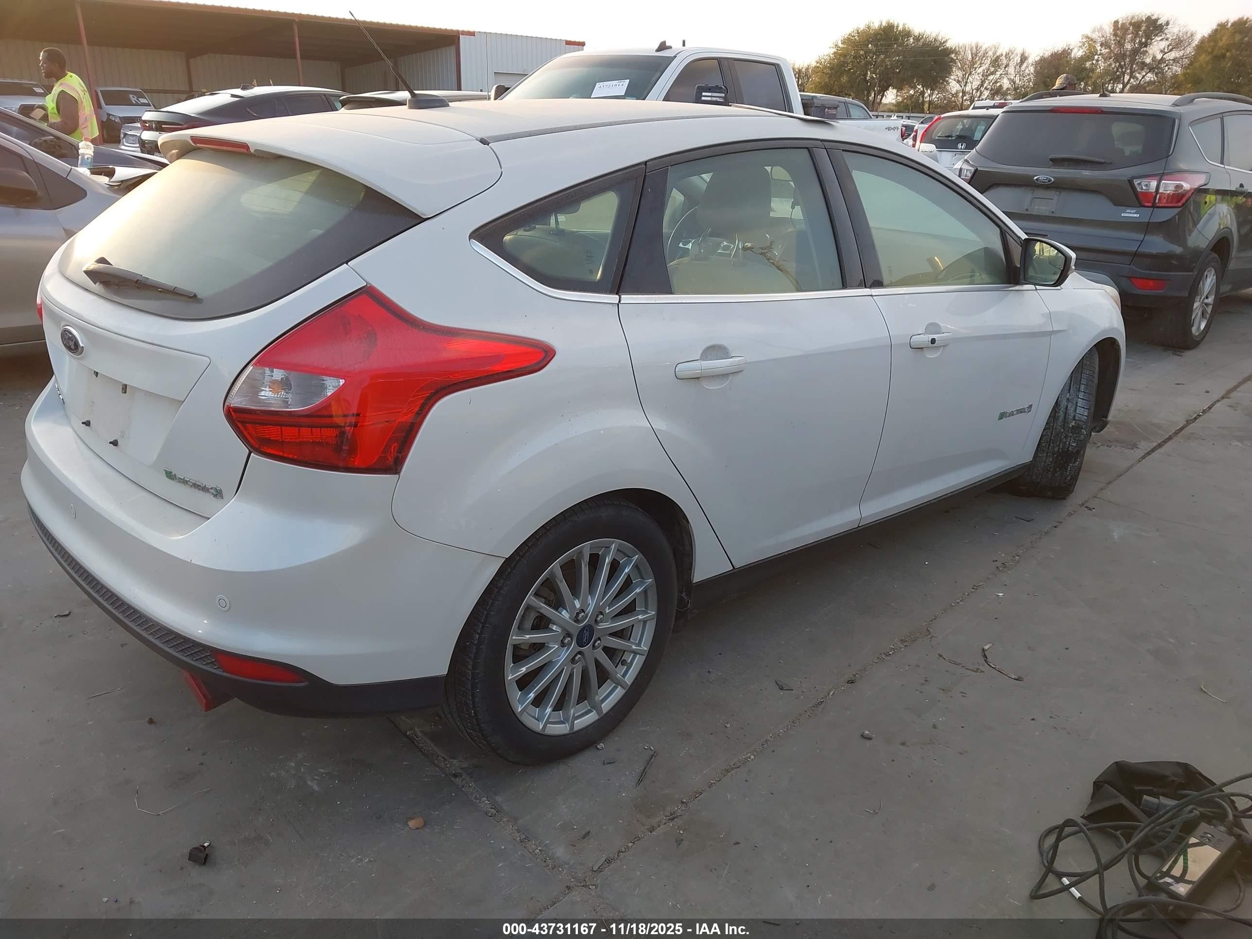 2013 Ford Focus Electric   White vin: 1FADP3R42DL126018