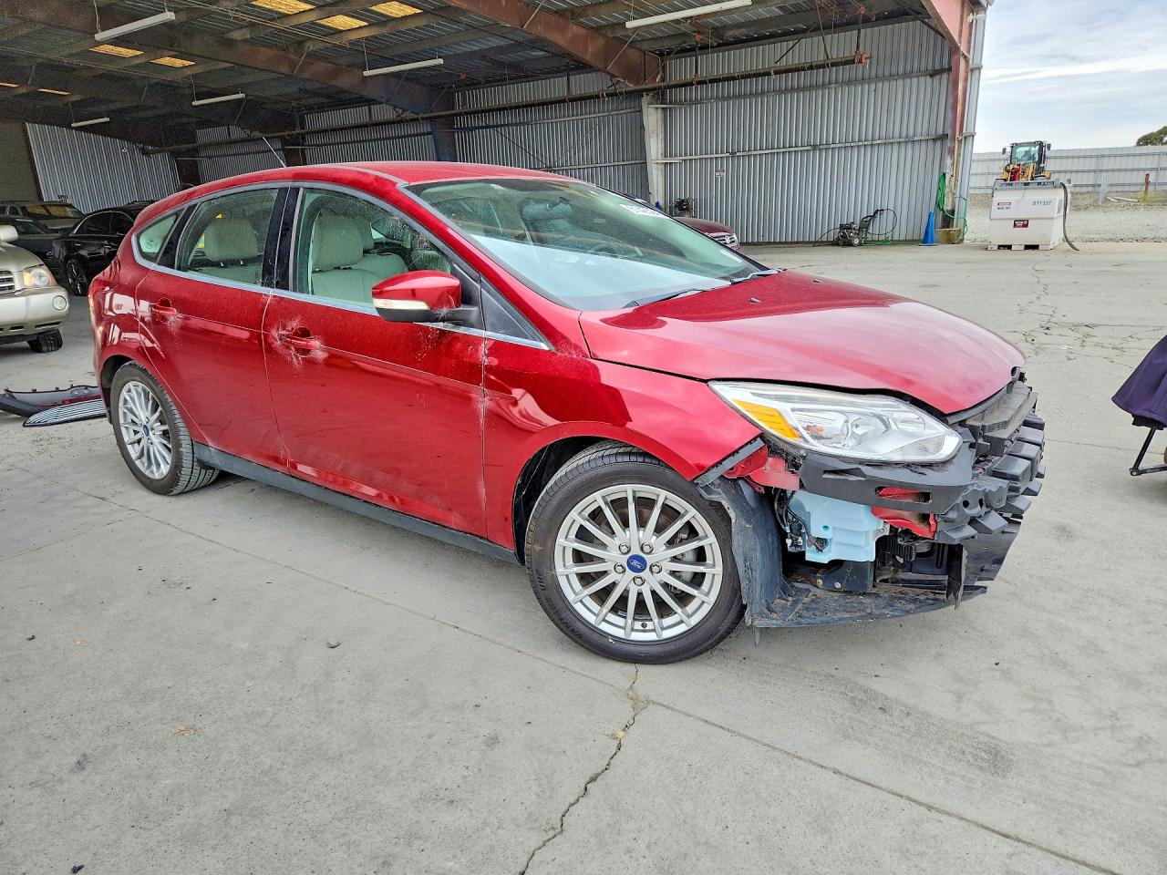 2015 Ford Focus Bev Red vin: 1FADP3R43FL222095
