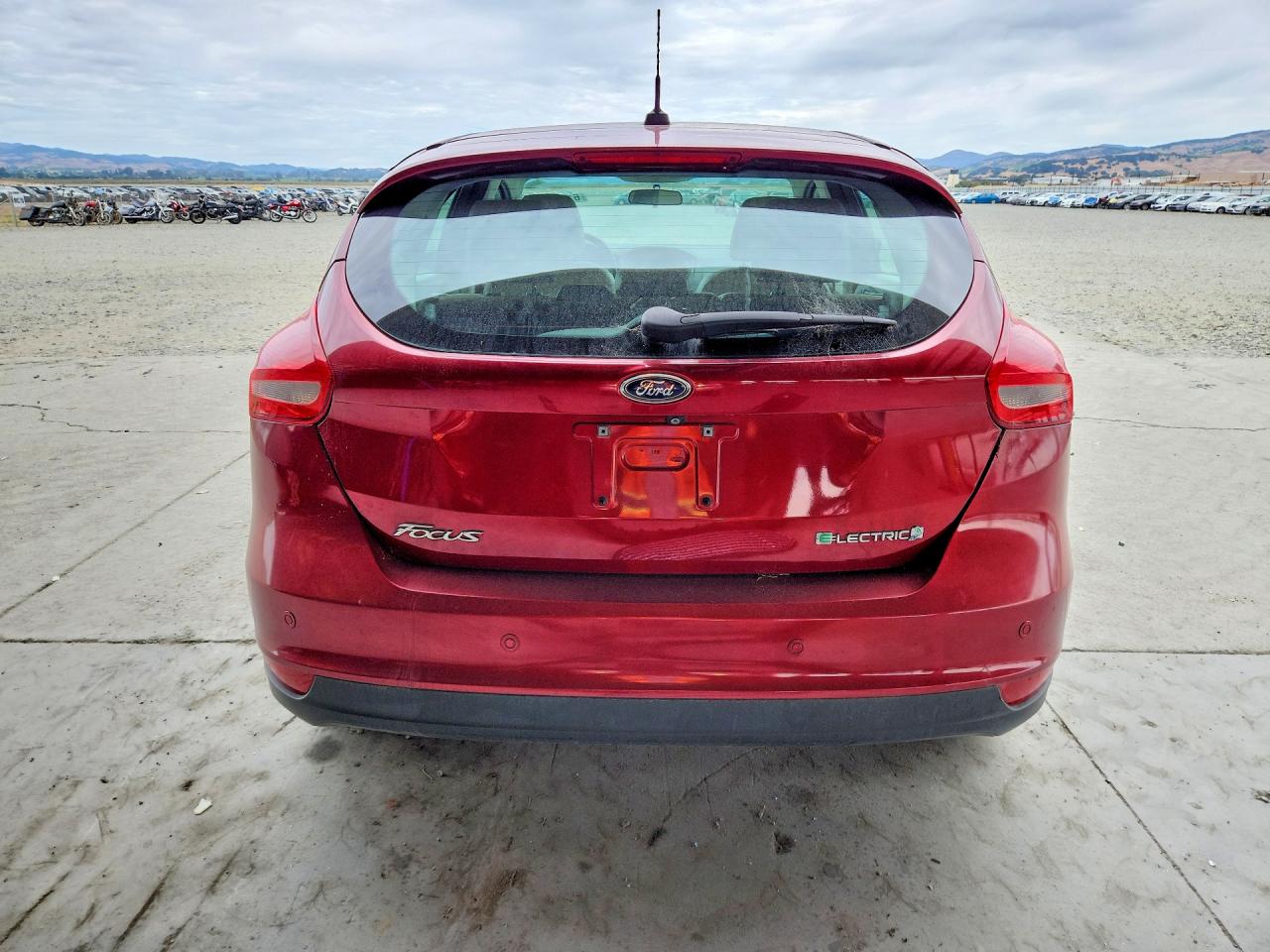 2015 Ford Focus Bev Red vin: 1FADP3R43FL222095