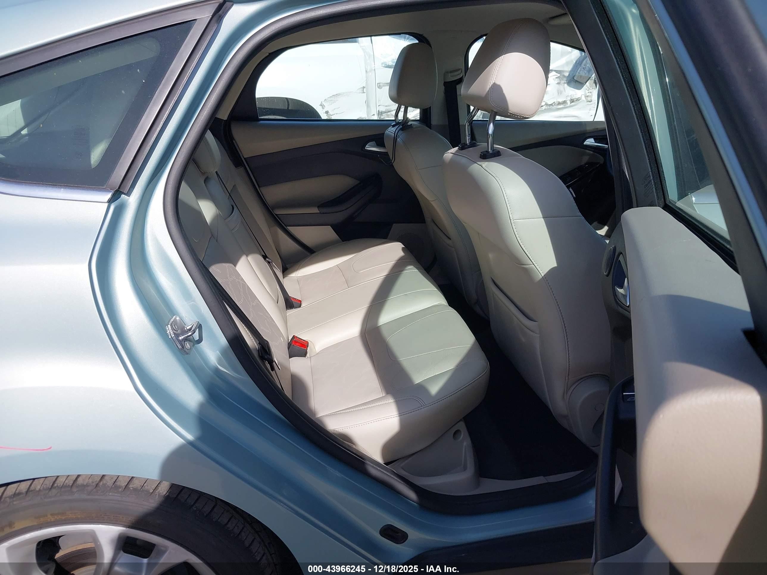 2013 Ford Focus Electric   Light Blue vin: 1FADP3R44DL126019