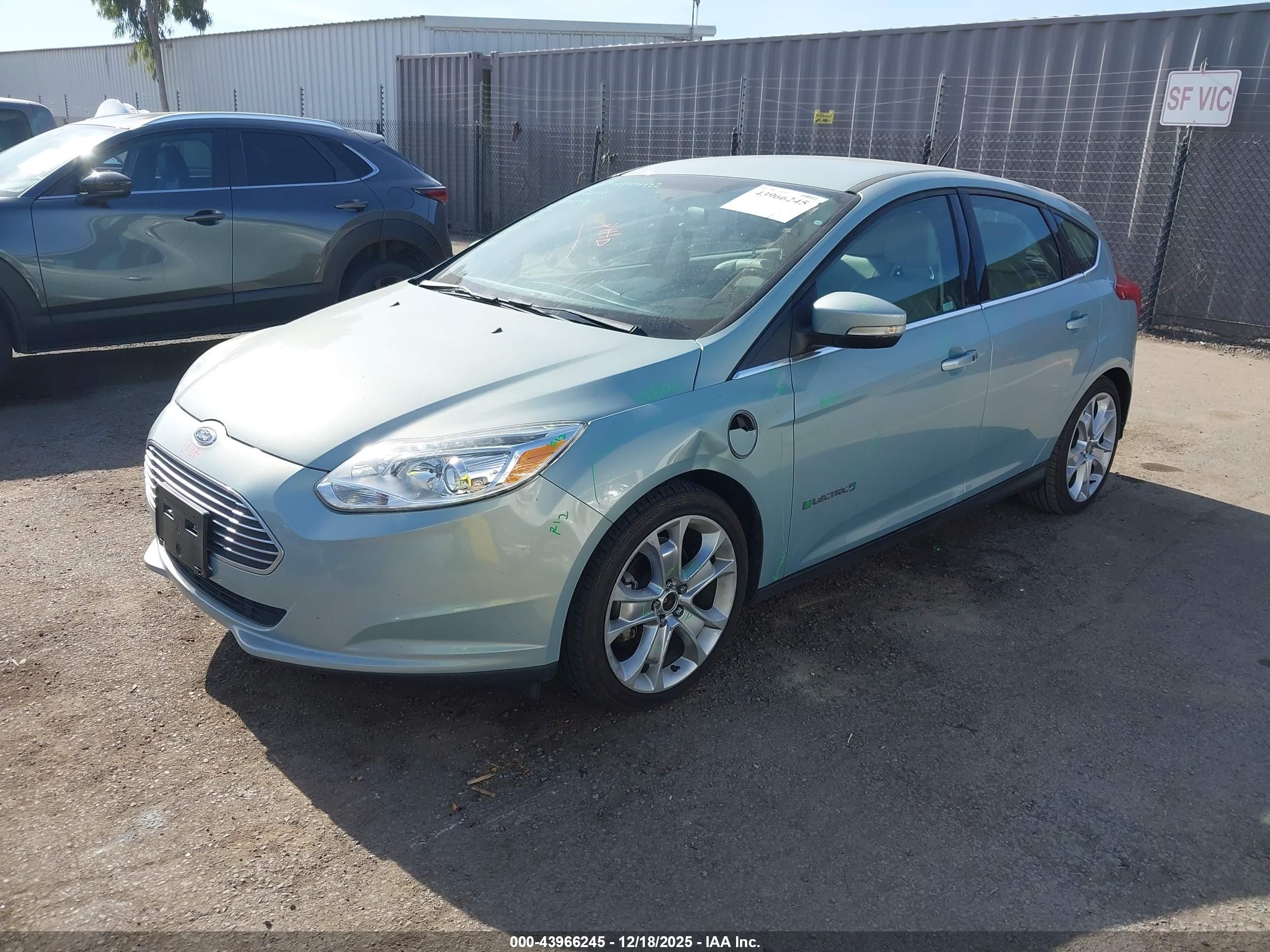 2013 Ford Focus Electric   Light Blue vin: 1FADP3R44DL126019