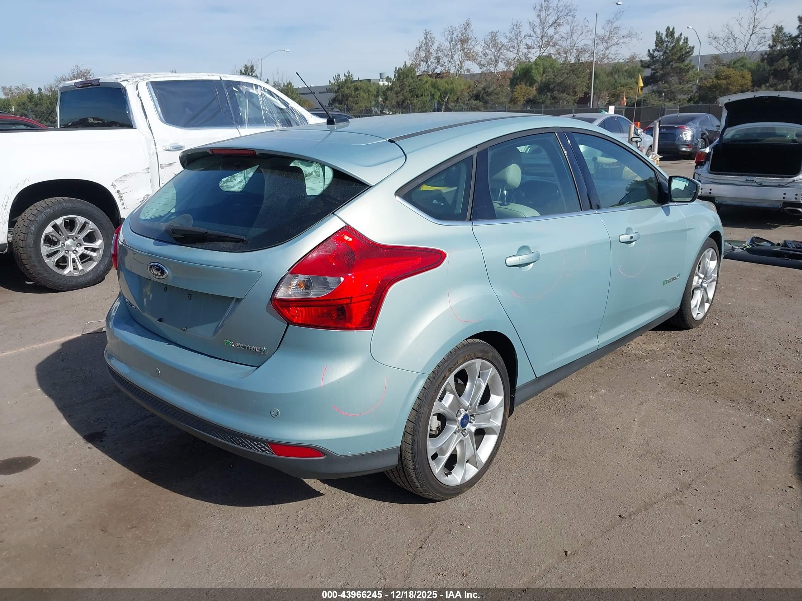 2013 Ford Focus Electric   Light Blue vin: 1FADP3R44DL126019