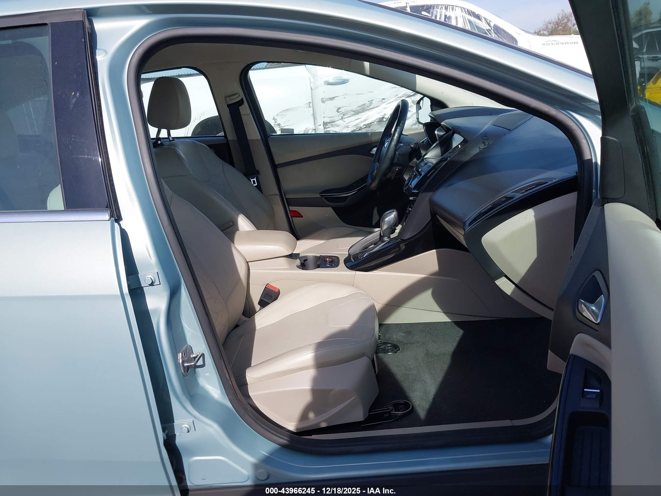 2013 Ford Focus Electric   Light Blue vin: 1FADP3R44DL126019