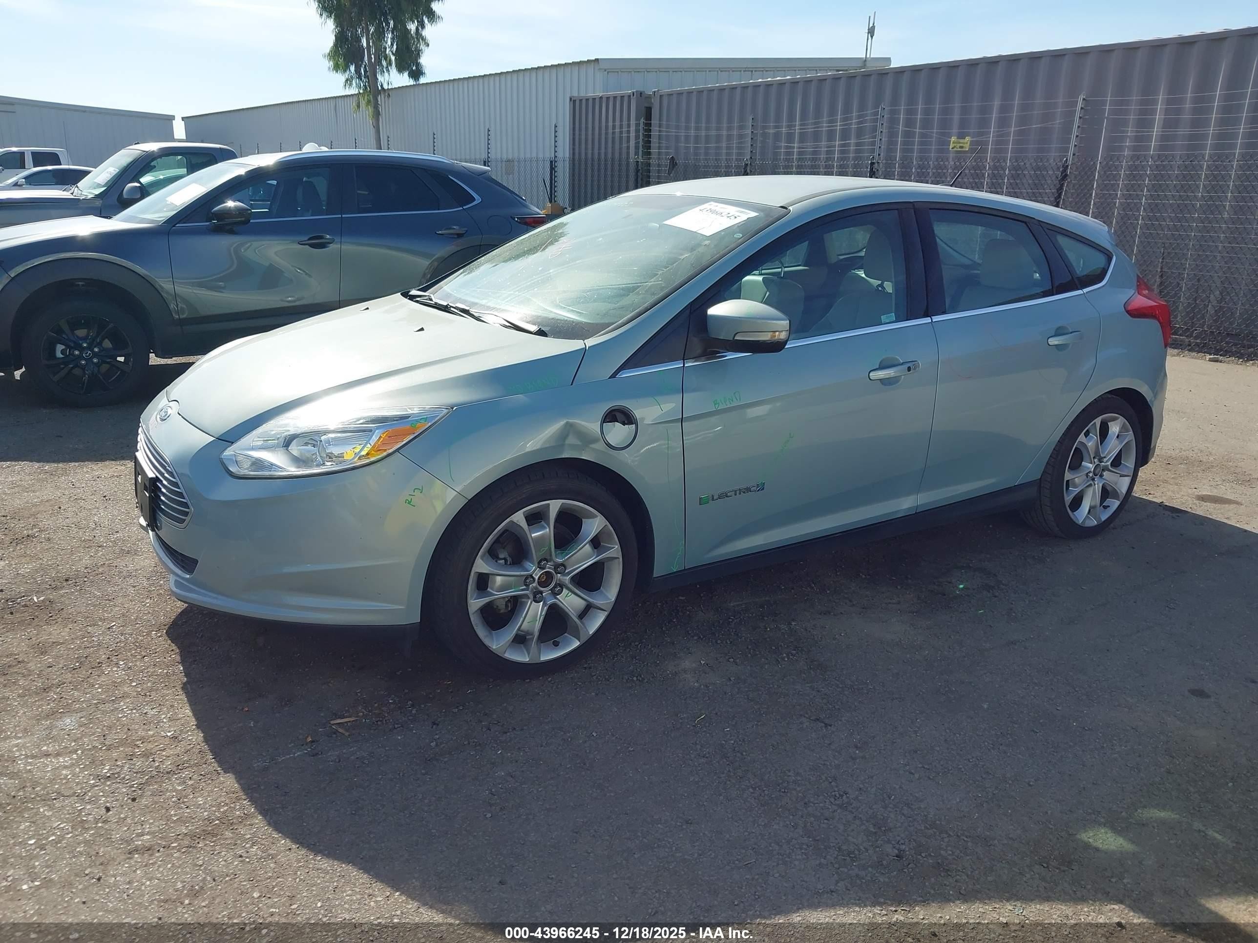 2013 Ford Focus Electric   Light Blue vin: 1FADP3R44DL126019