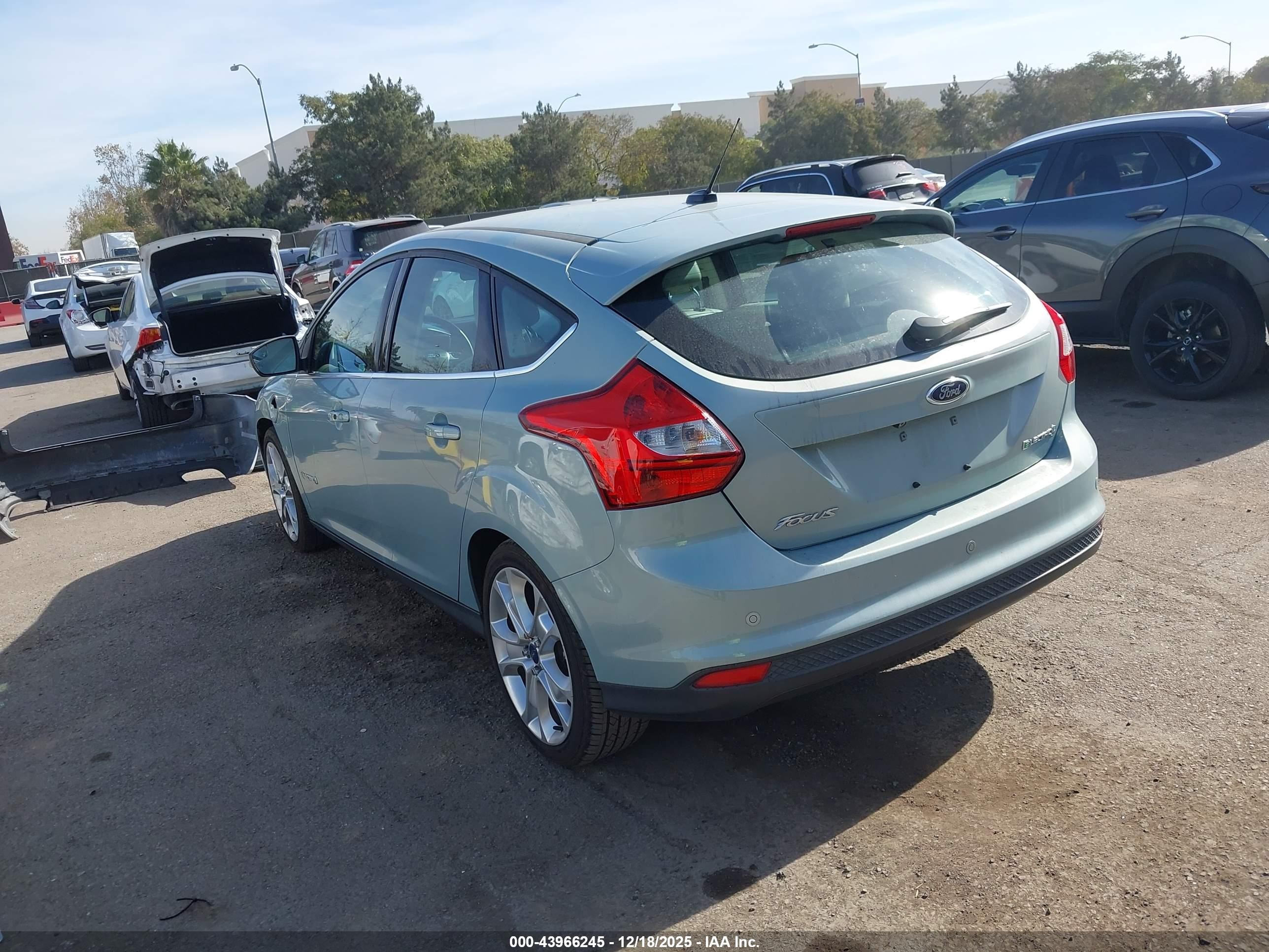 2013 Ford Focus Electric   Light Blue vin: 1FADP3R44DL126019