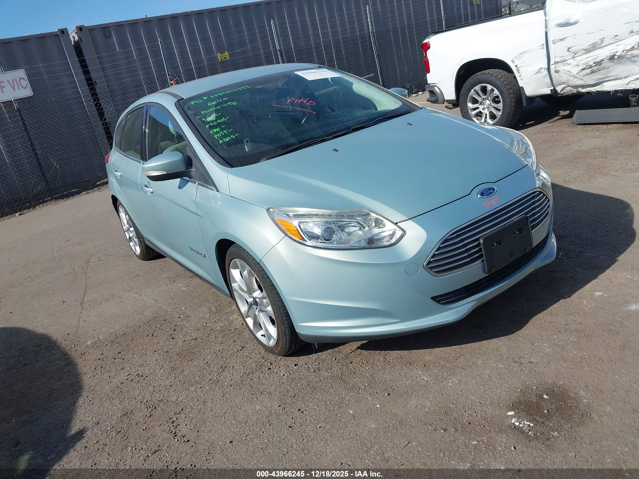2013 Ford Focus Electric   Light Blue vin: 1FADP3R44DL126019