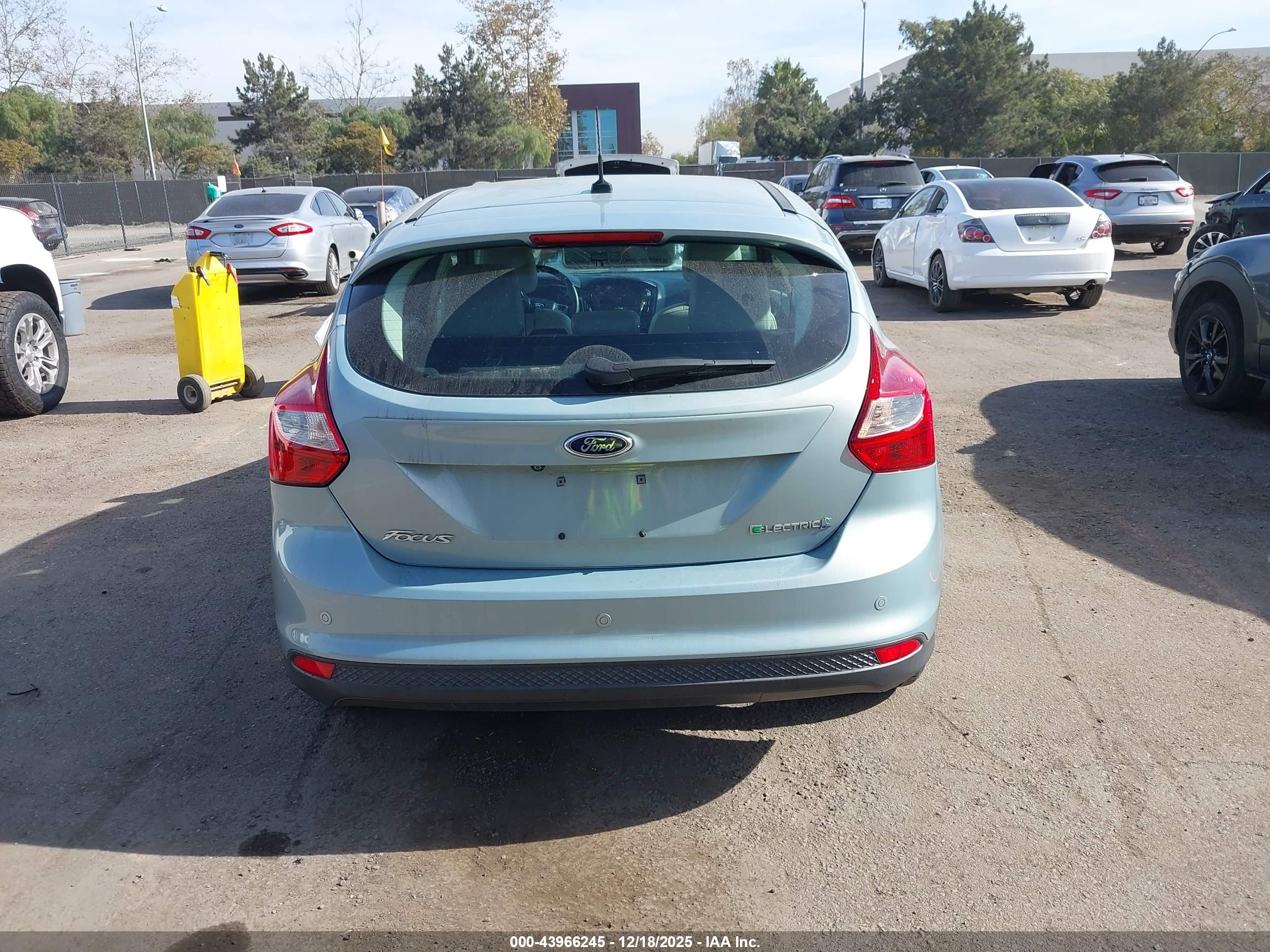 2013 Ford Focus Electric   Light Blue vin: 1FADP3R44DL126019