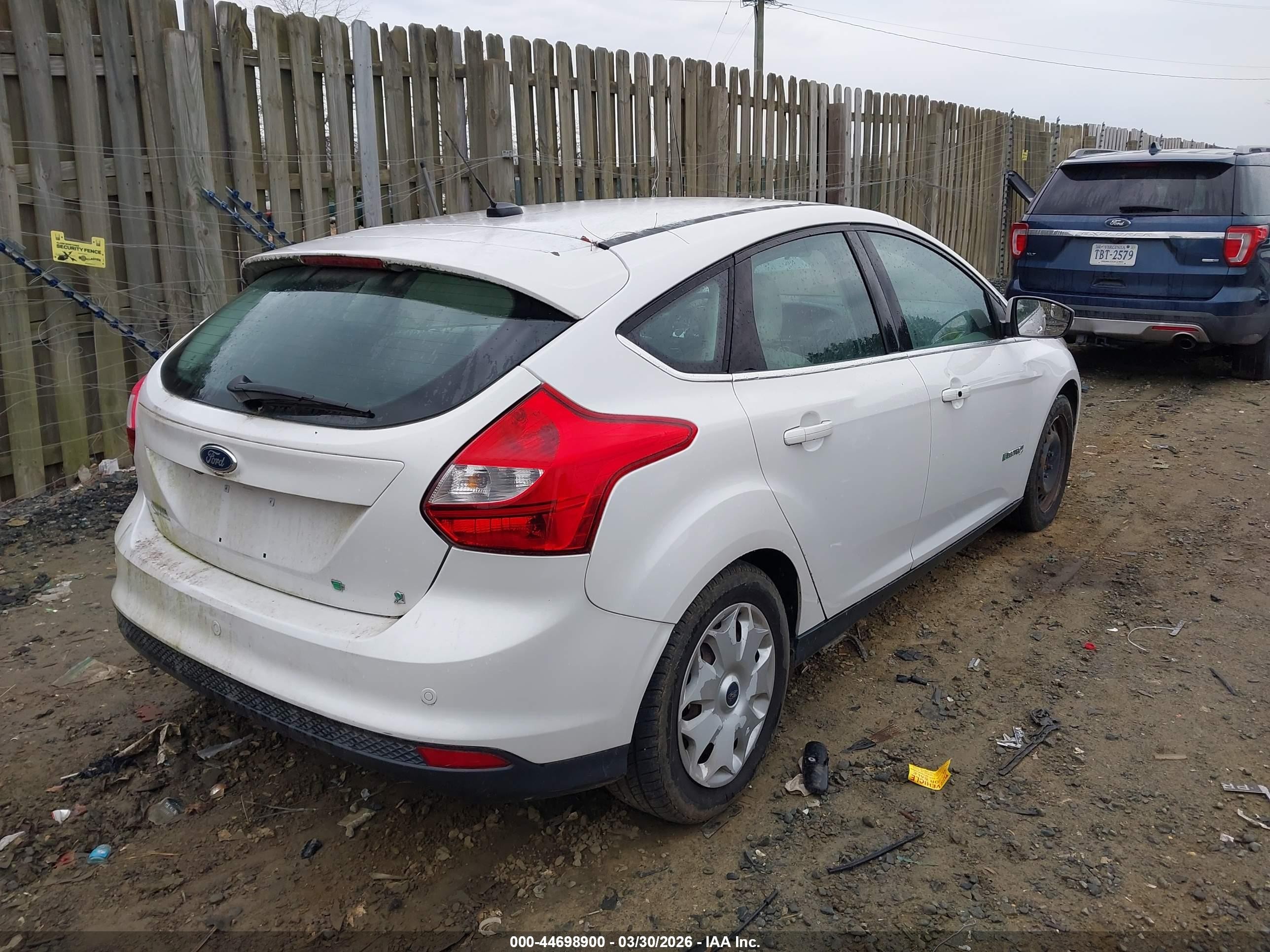2013 Ford Focus Electric   White vin: 1FADP3R44DL318217