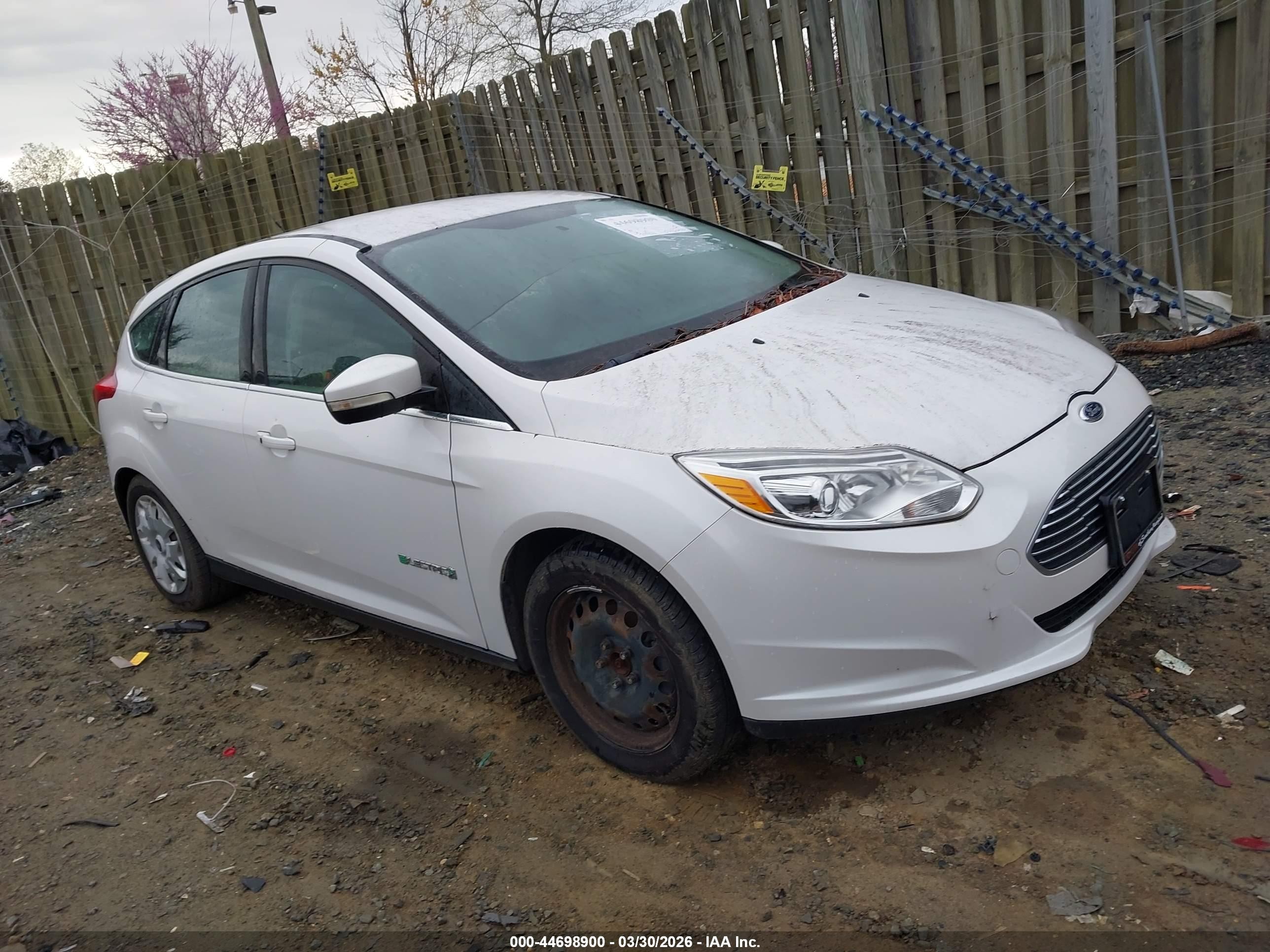 2013 Ford Focus Electric   White vin: 1FADP3R44DL318217