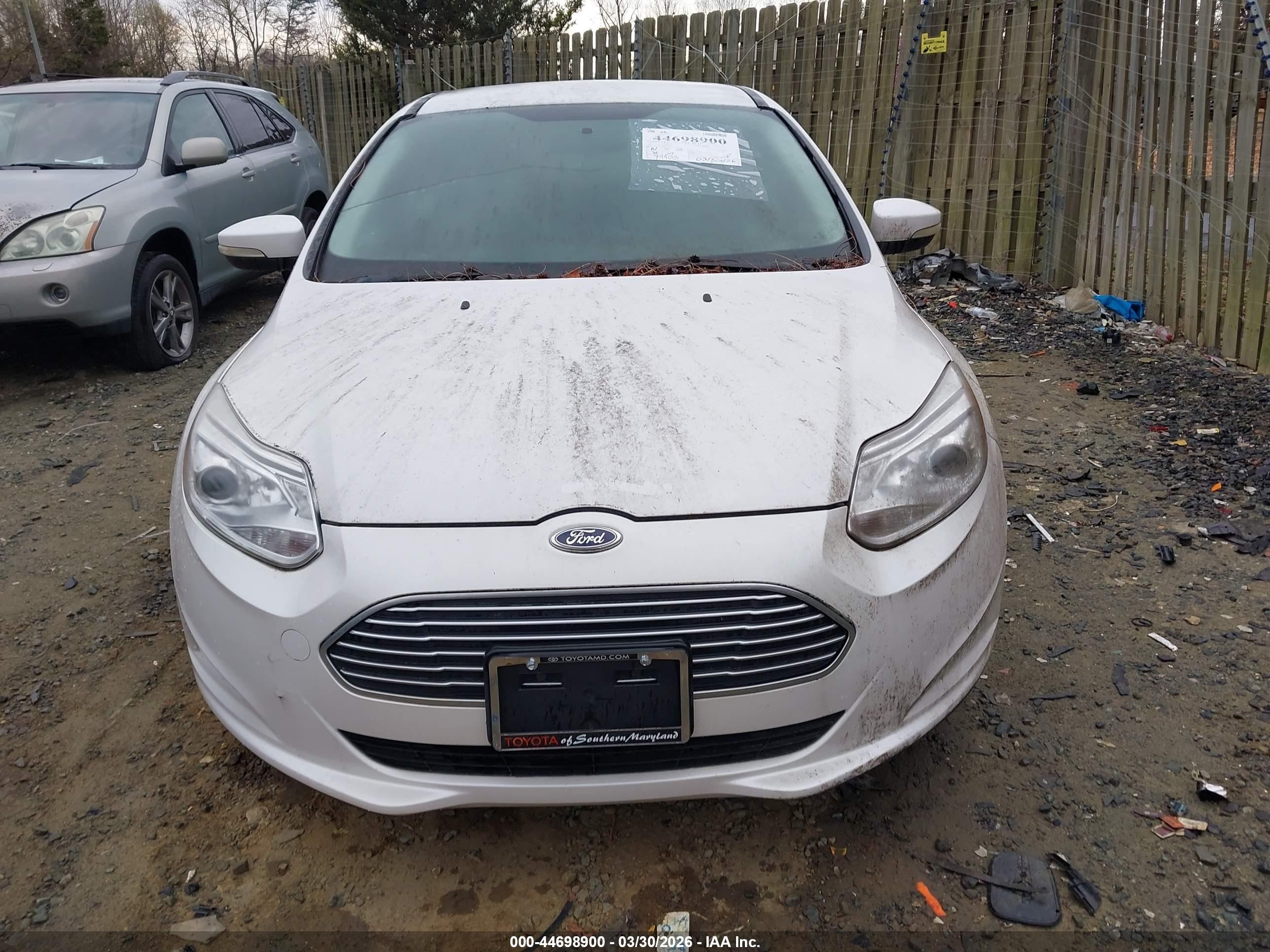 2013 Ford Focus Electric   White vin: 1FADP3R44DL318217