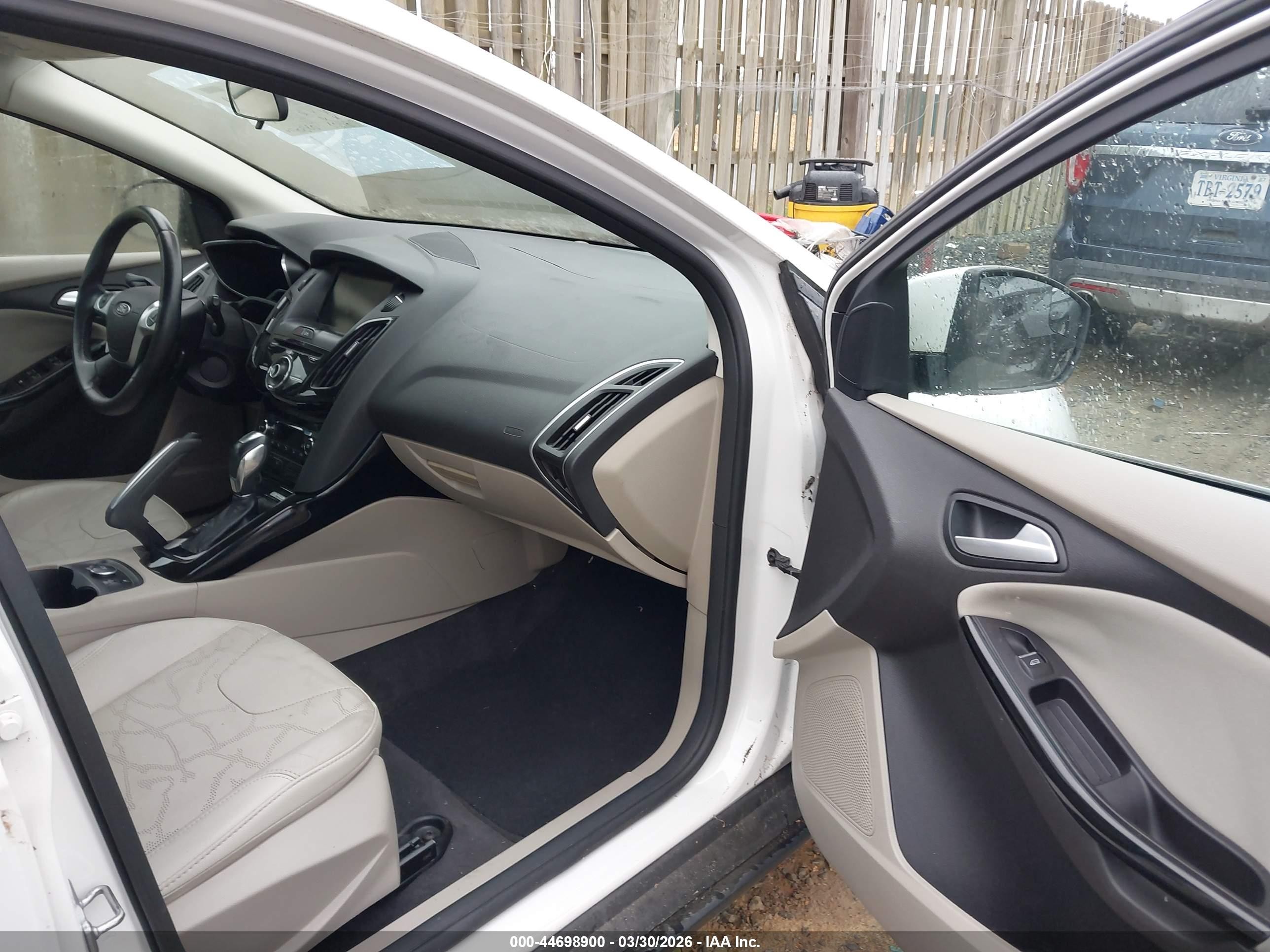 2013 Ford Focus Electric   White vin: 1FADP3R44DL318217