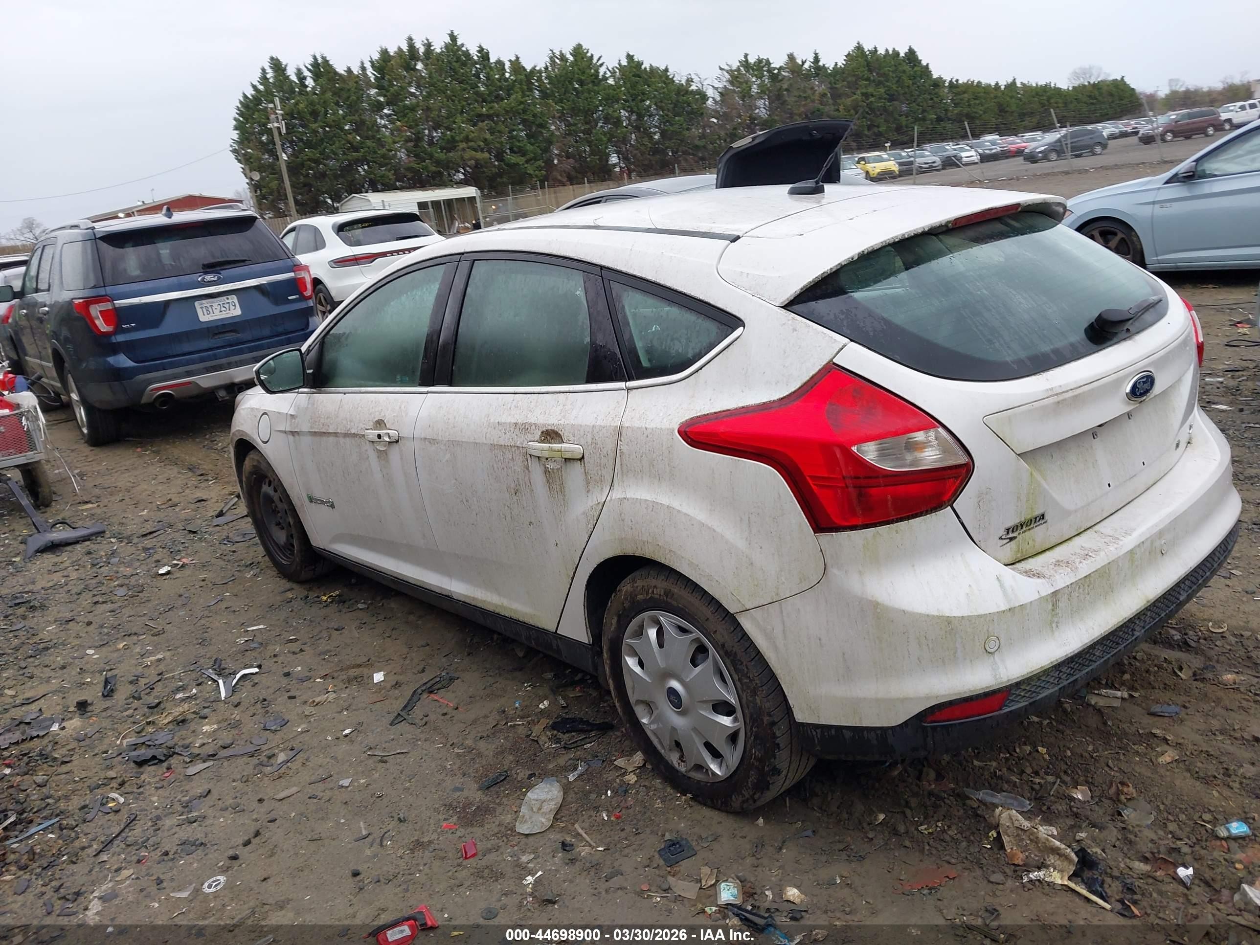 2013 Ford Focus Electric   White vin: 1FADP3R44DL318217