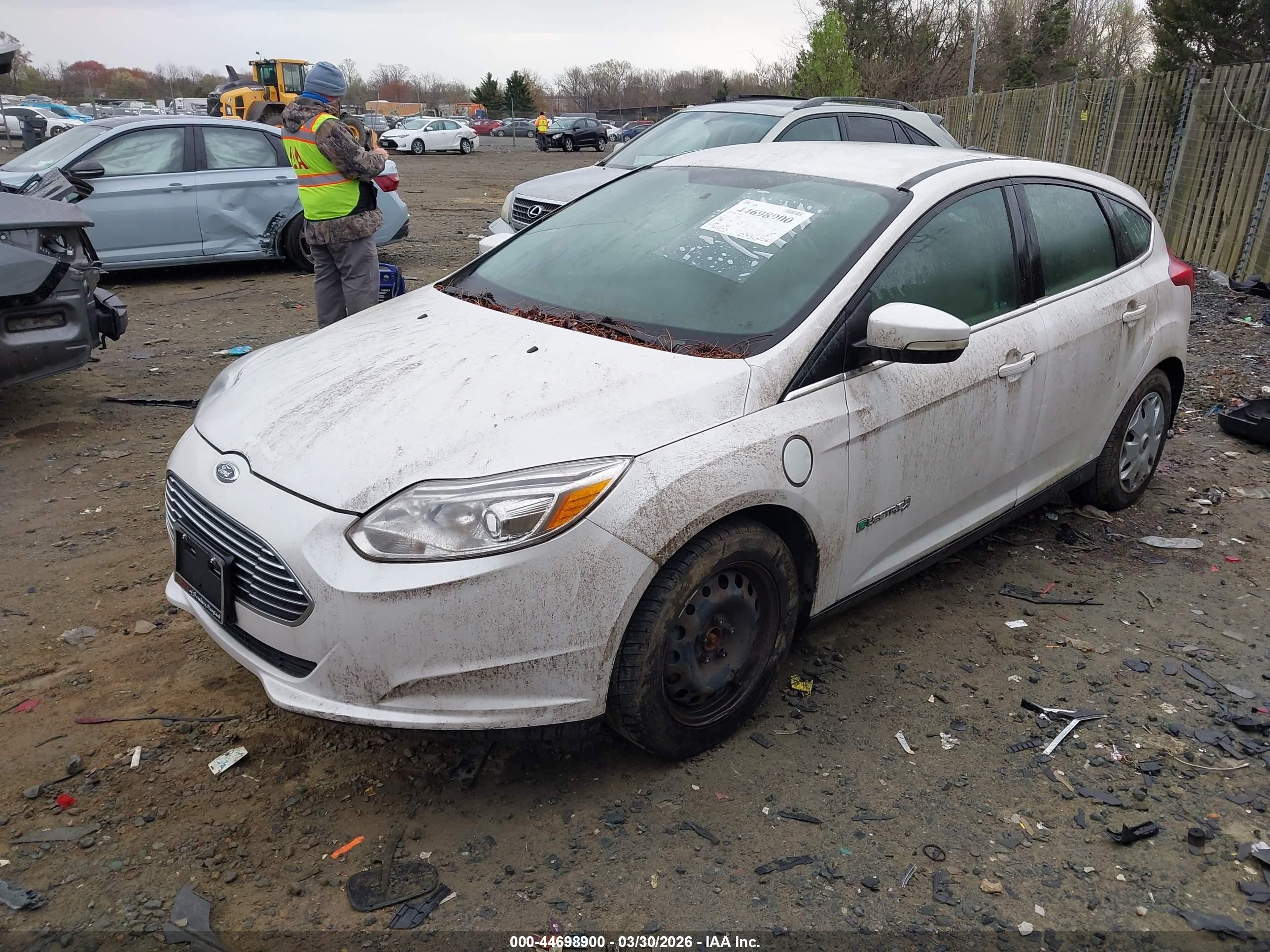 2013 Ford Focus Electric   White vin: 1FADP3R44DL318217