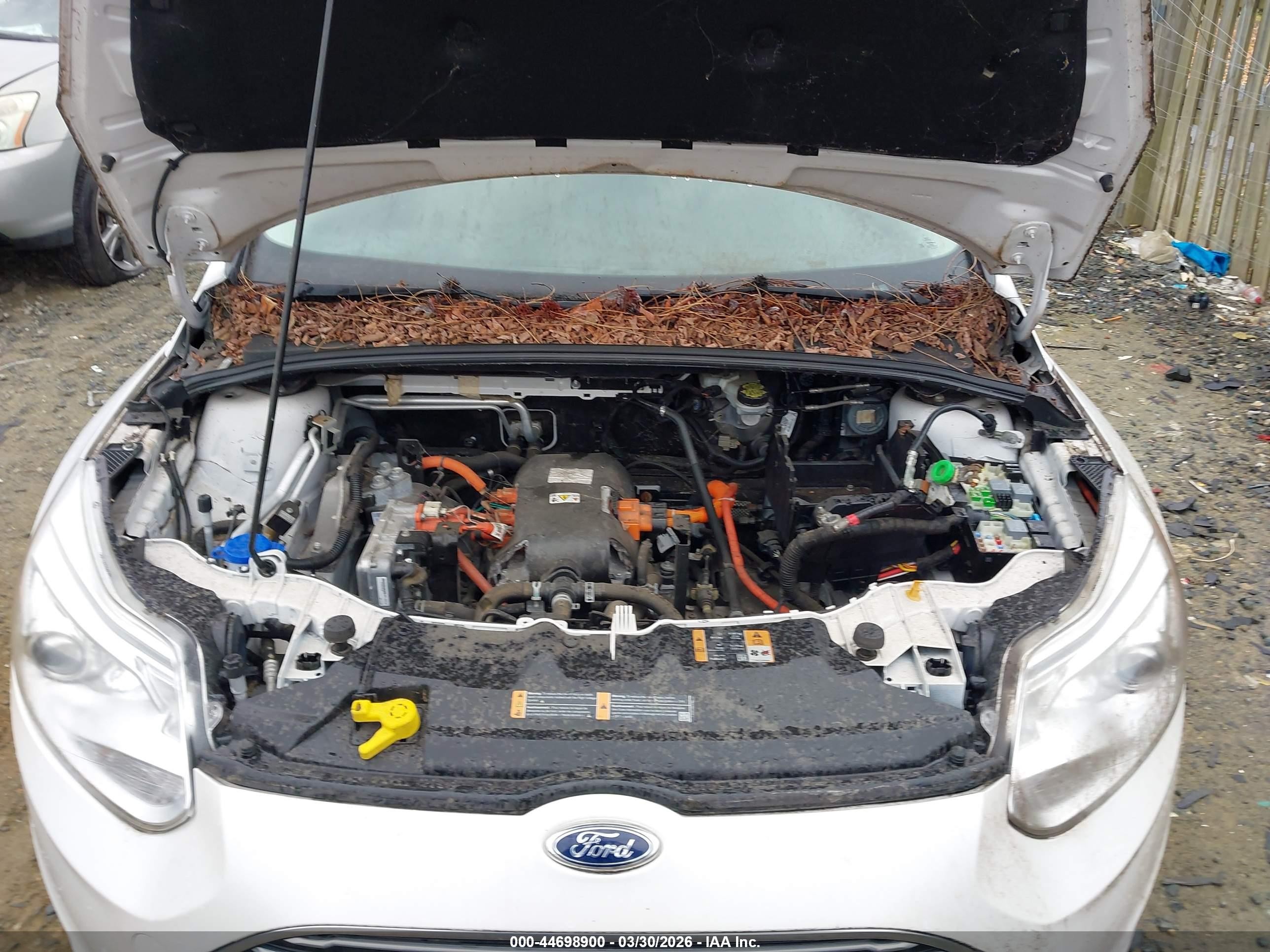 2013 Ford Focus Electric   White vin: 1FADP3R44DL318217