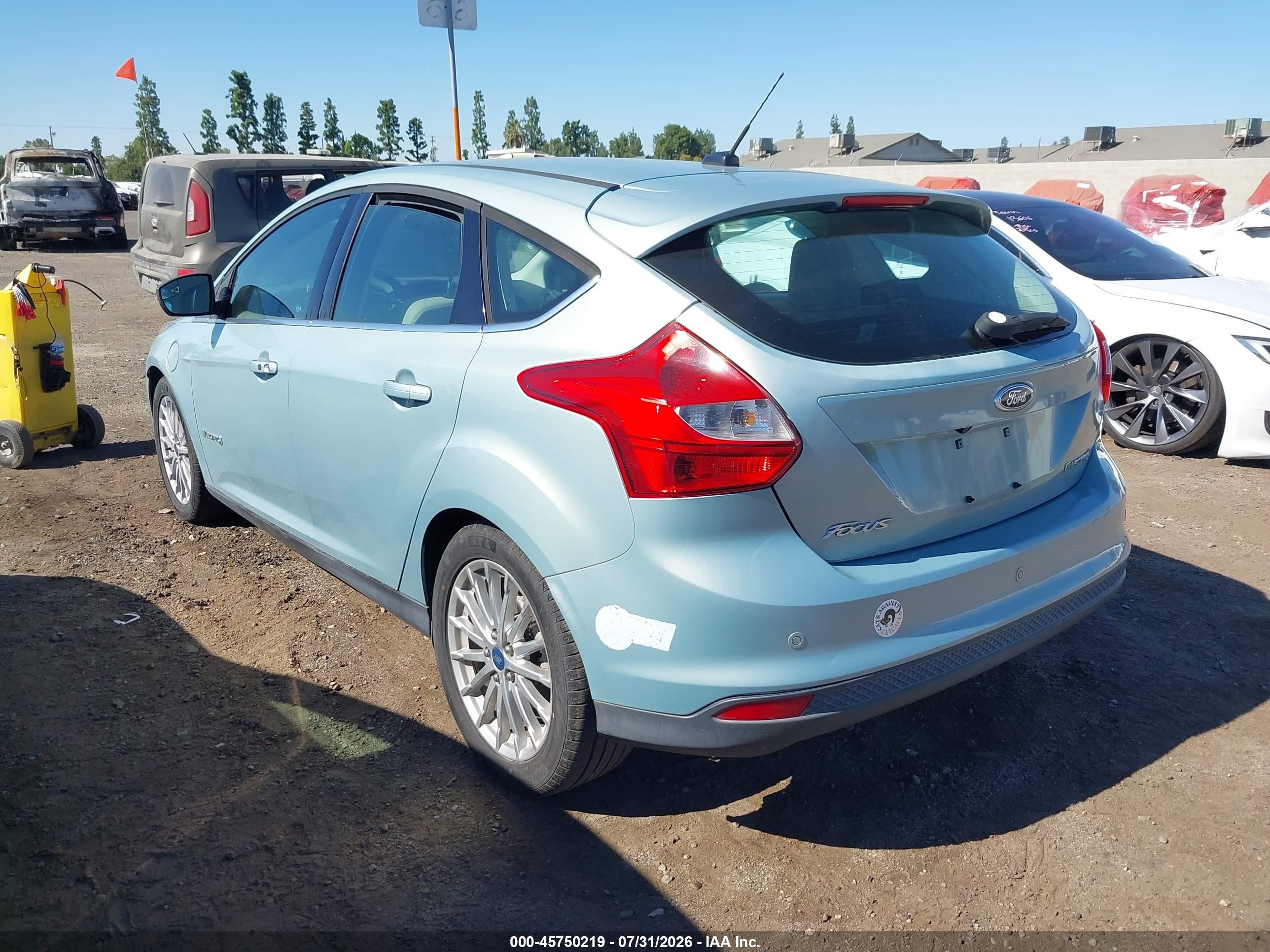 2013 Ford Focus Electric   Light Blue vin: 1FADP3R45DL125977