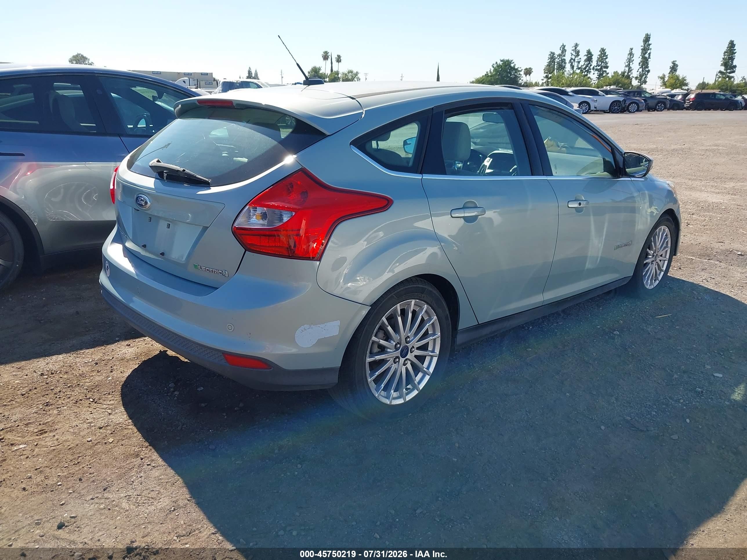 2013 Ford Focus Electric   Light Blue vin: 1FADP3R45DL125977