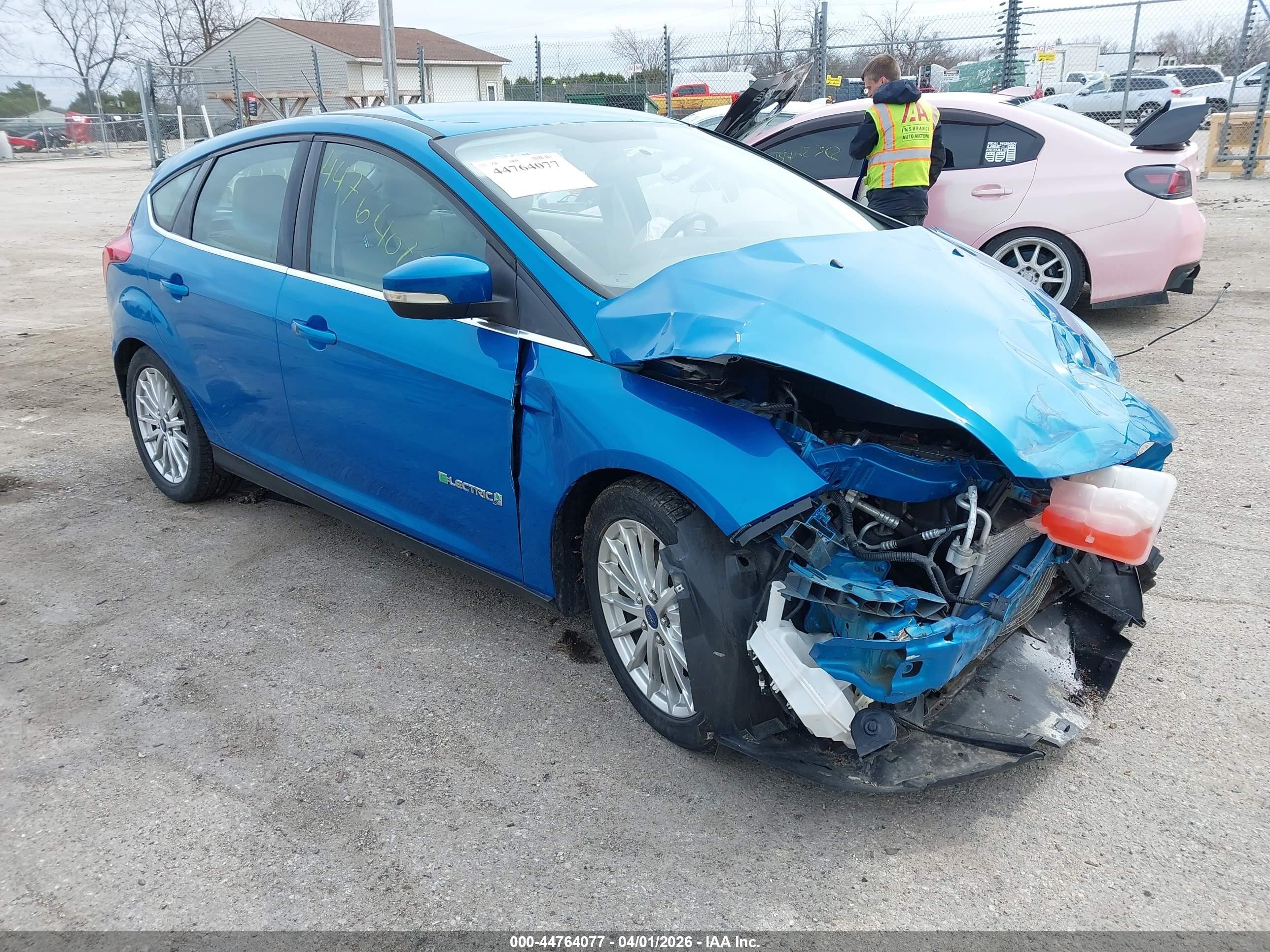 2013 Ford Focus Electric   Blue vin: 1FADP3R45DL191929