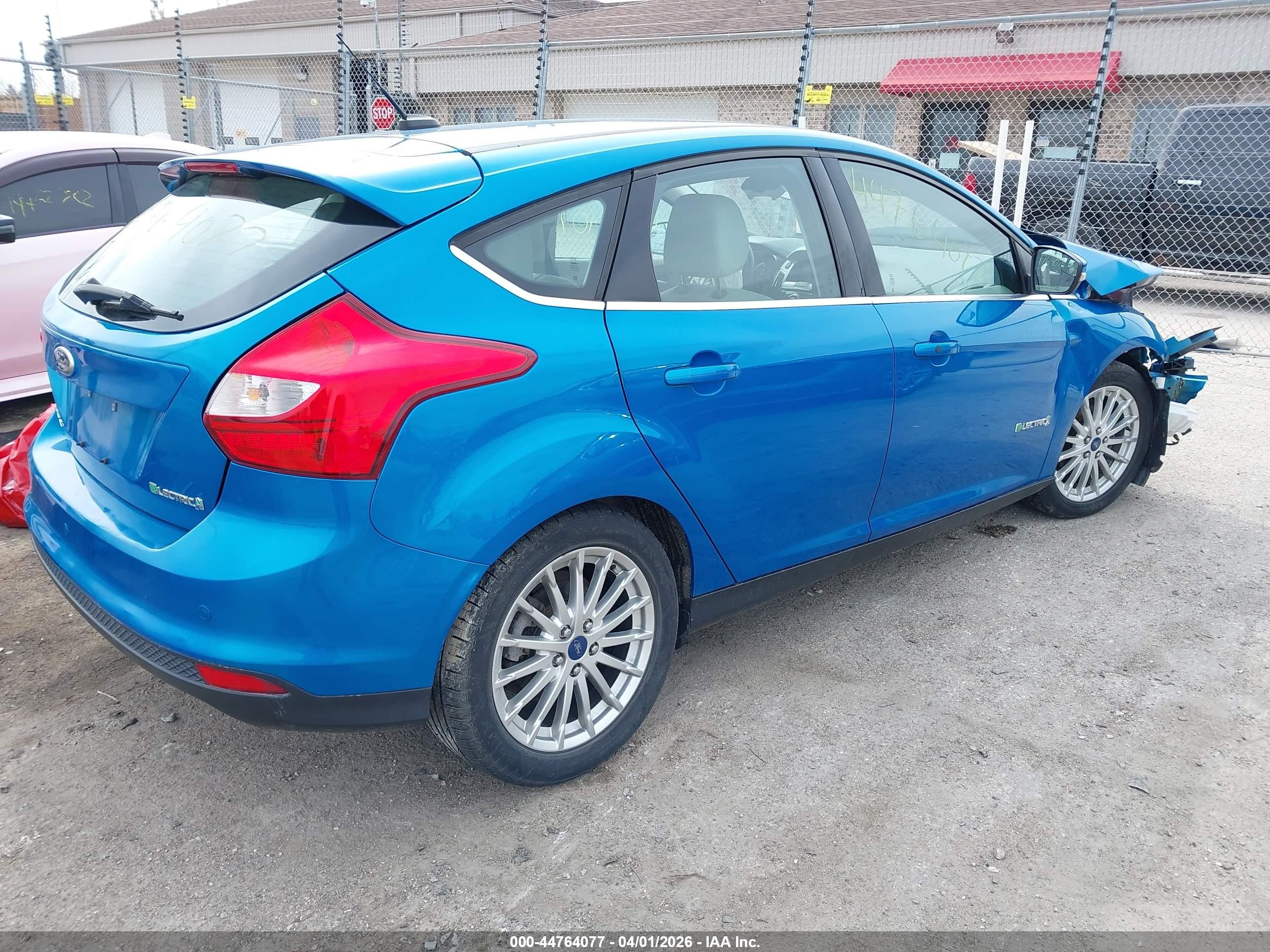 2013 Ford Focus Electric   Blue vin: 1FADP3R45DL191929