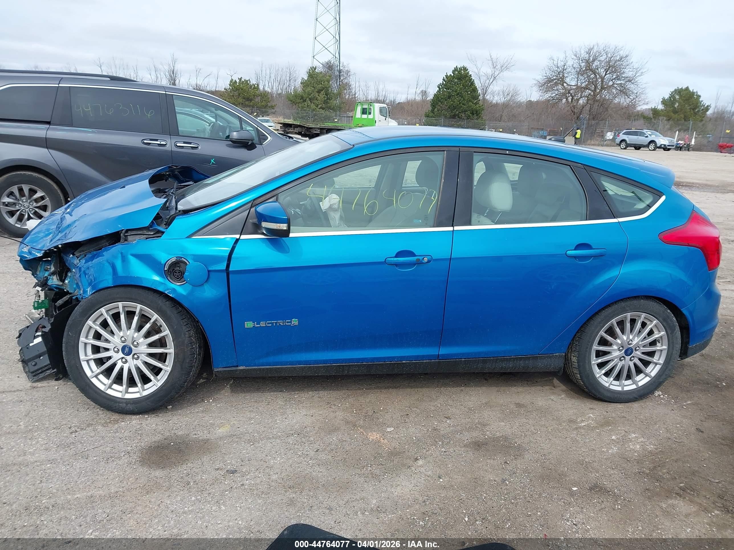 2013 Ford Focus Electric   Blue vin: 1FADP3R45DL191929