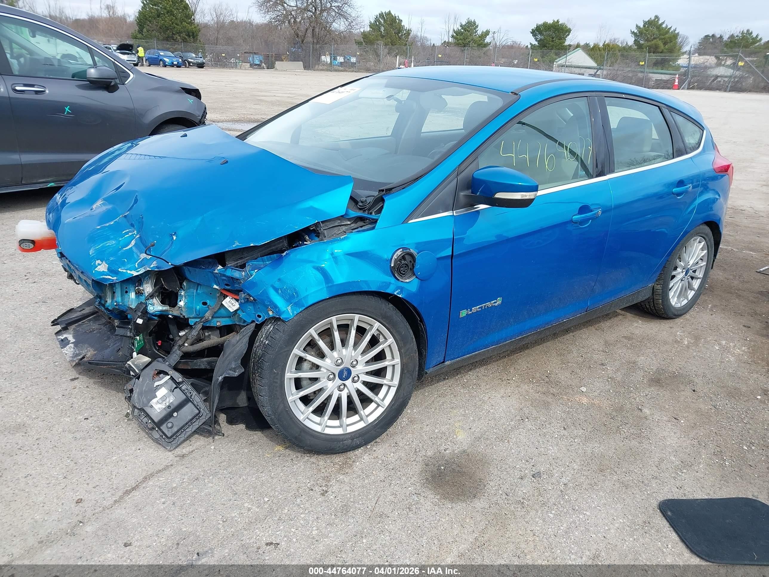 2013 Ford Focus Electric   Blue vin: 1FADP3R45DL191929