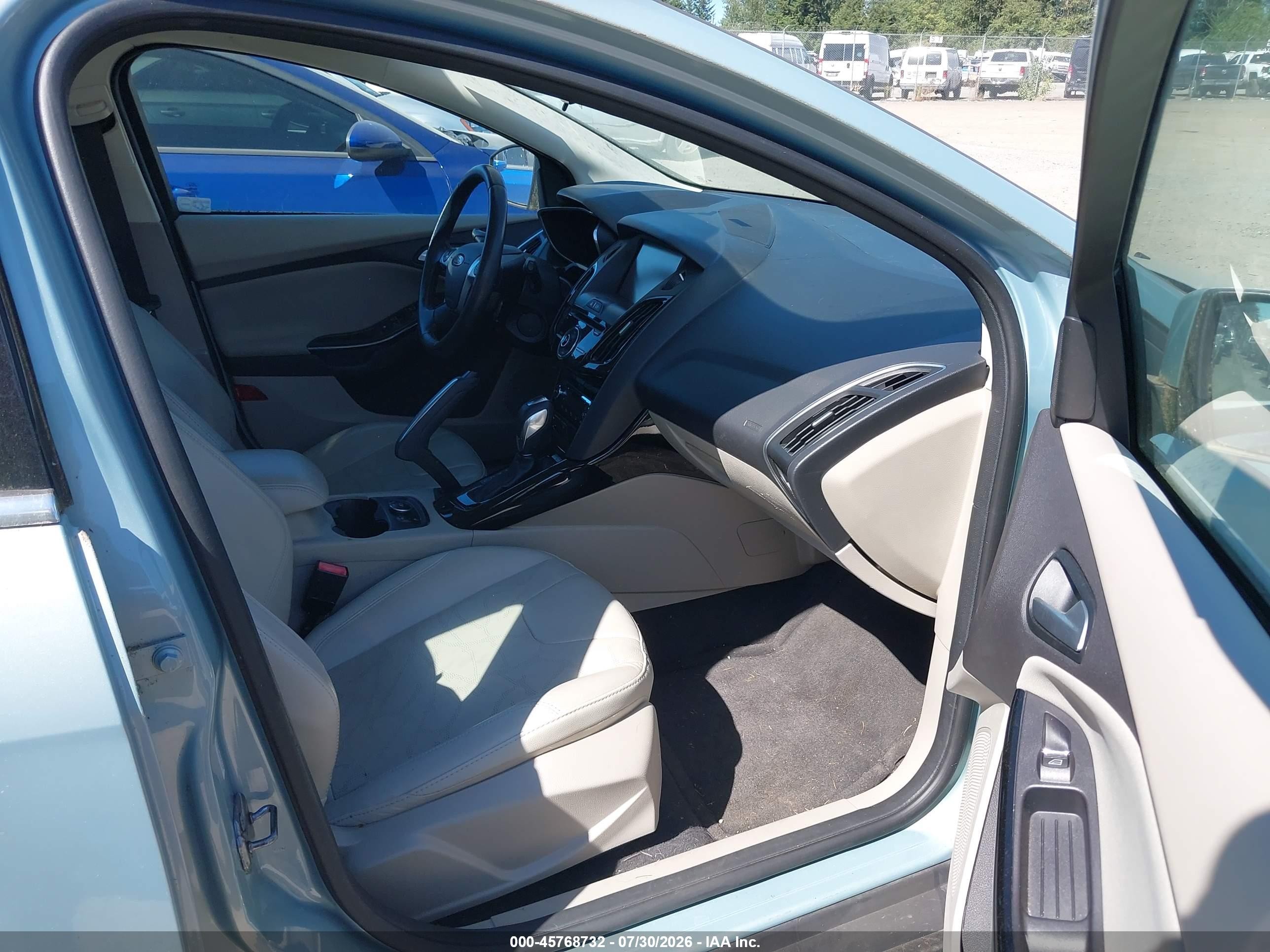 2013 Ford Focus Electric   Silver vin: 1FADP3R45DL280867