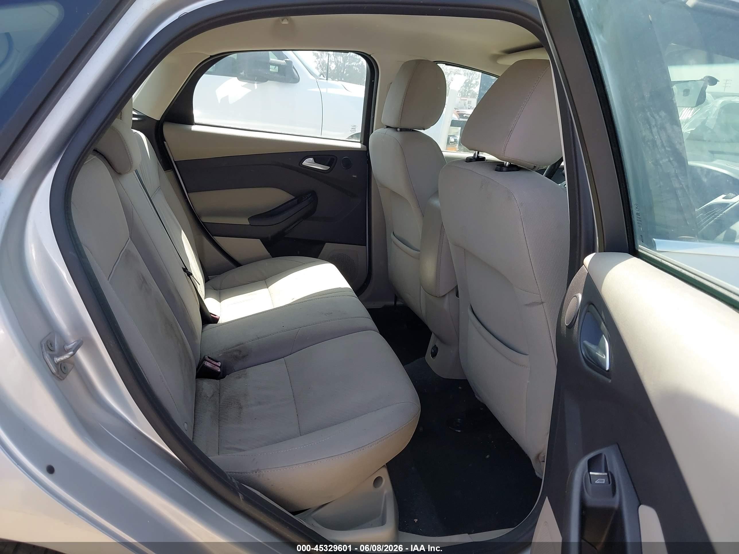 2014 Ford Focus Electric   Silver vin: 1FADP3R45EL249653