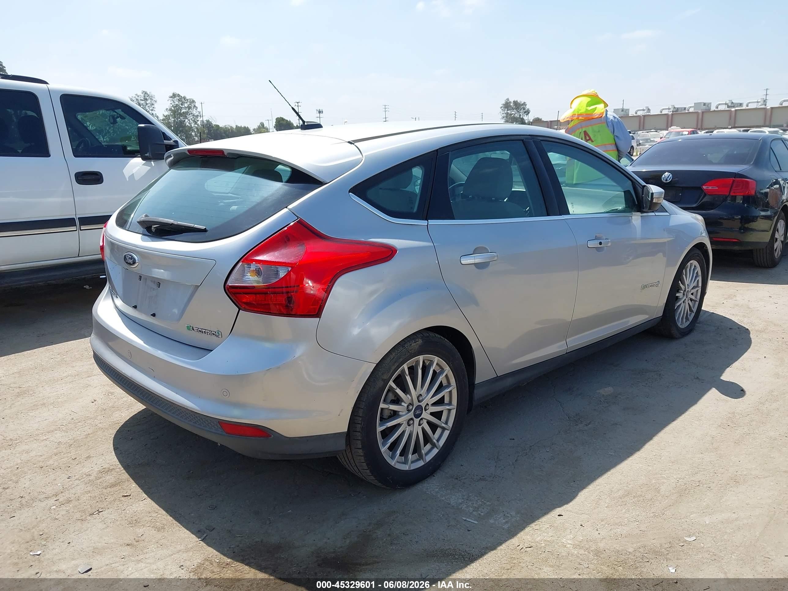 2014 Ford Focus Electric   Silver vin: 1FADP3R45EL249653
