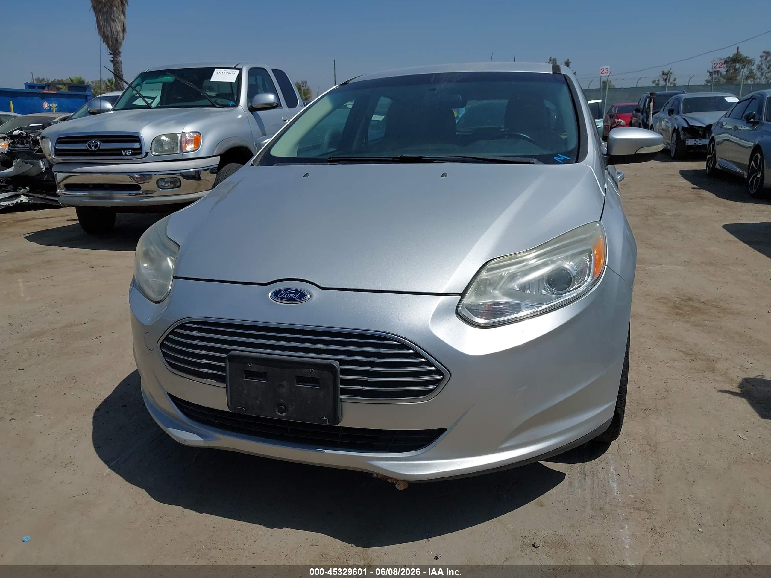 2014 Ford Focus Electric   Silver vin: 1FADP3R45EL249653