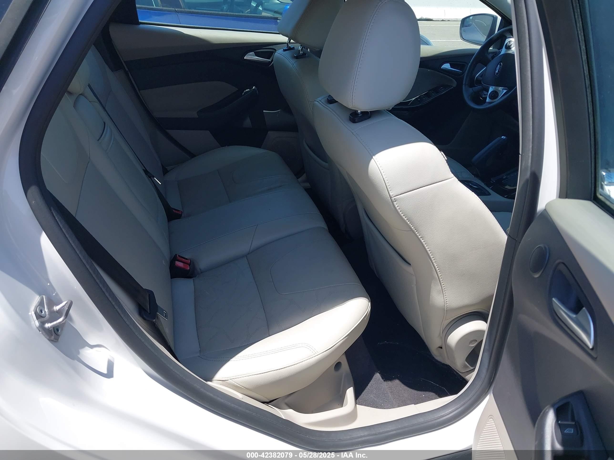 2014 Ford Focus Electric   White vin: 1FADP3R45EL306109