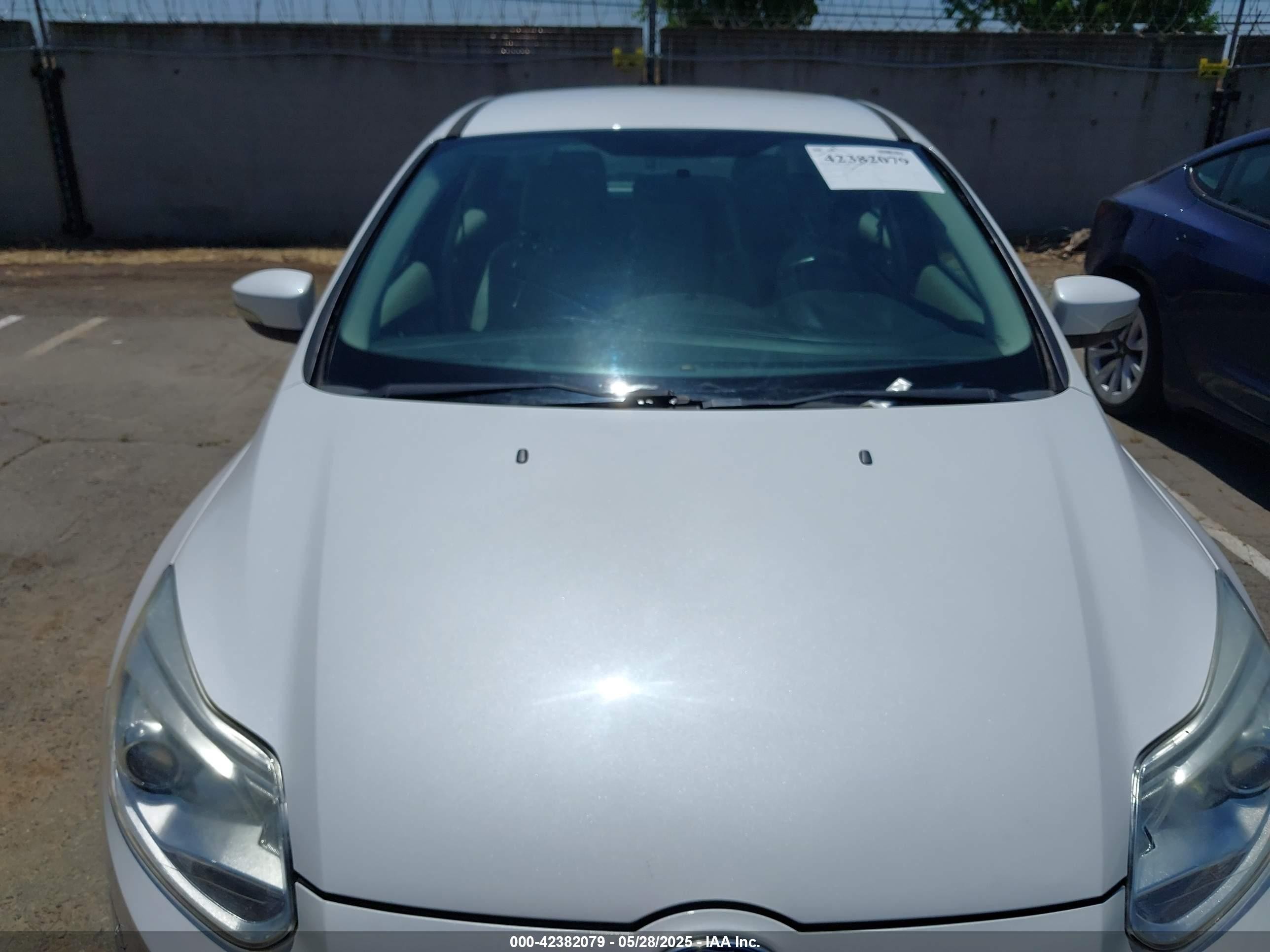 2014 Ford Focus Electric   White vin: 1FADP3R45EL306109