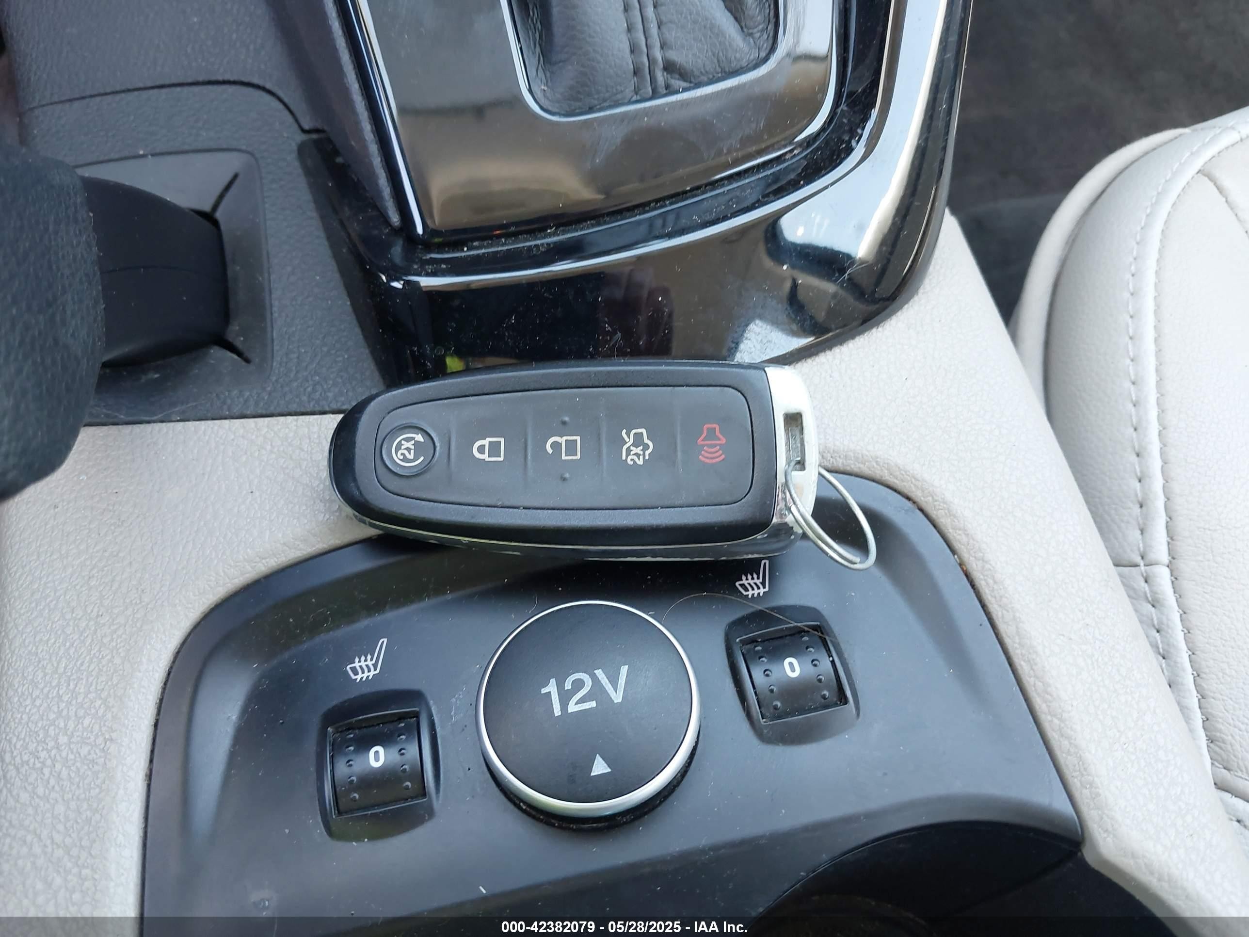 2014 Ford Focus Electric   White vin: 1FADP3R45EL306109