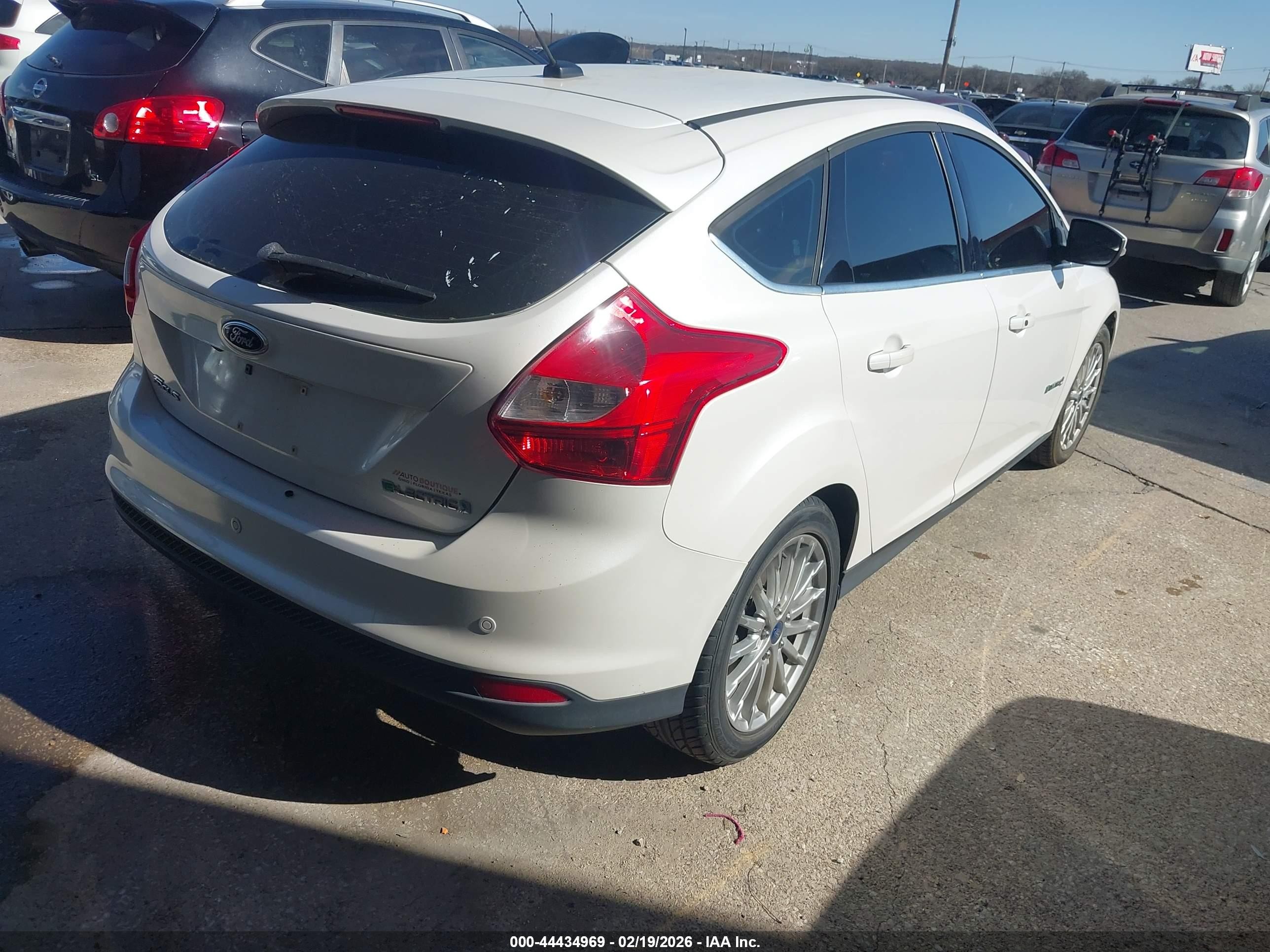 2013 Ford Focus Electric   White vin: 1FADP3R46DL125972