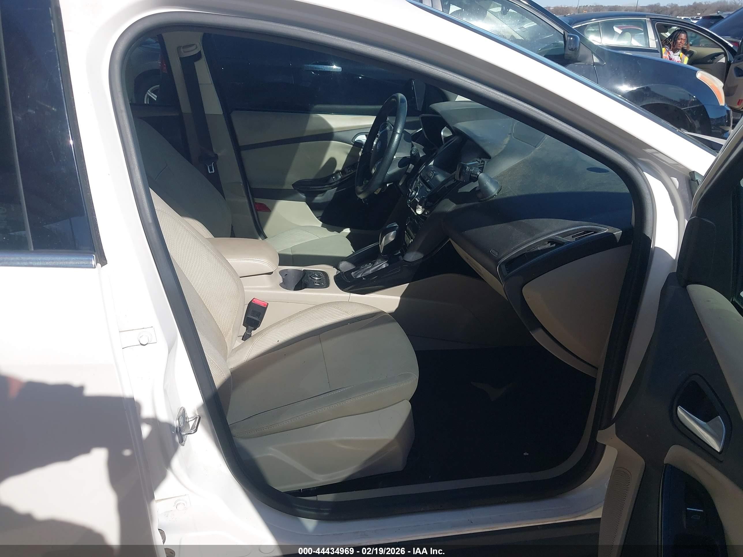 2013 Ford Focus Electric   White vin: 1FADP3R46DL125972