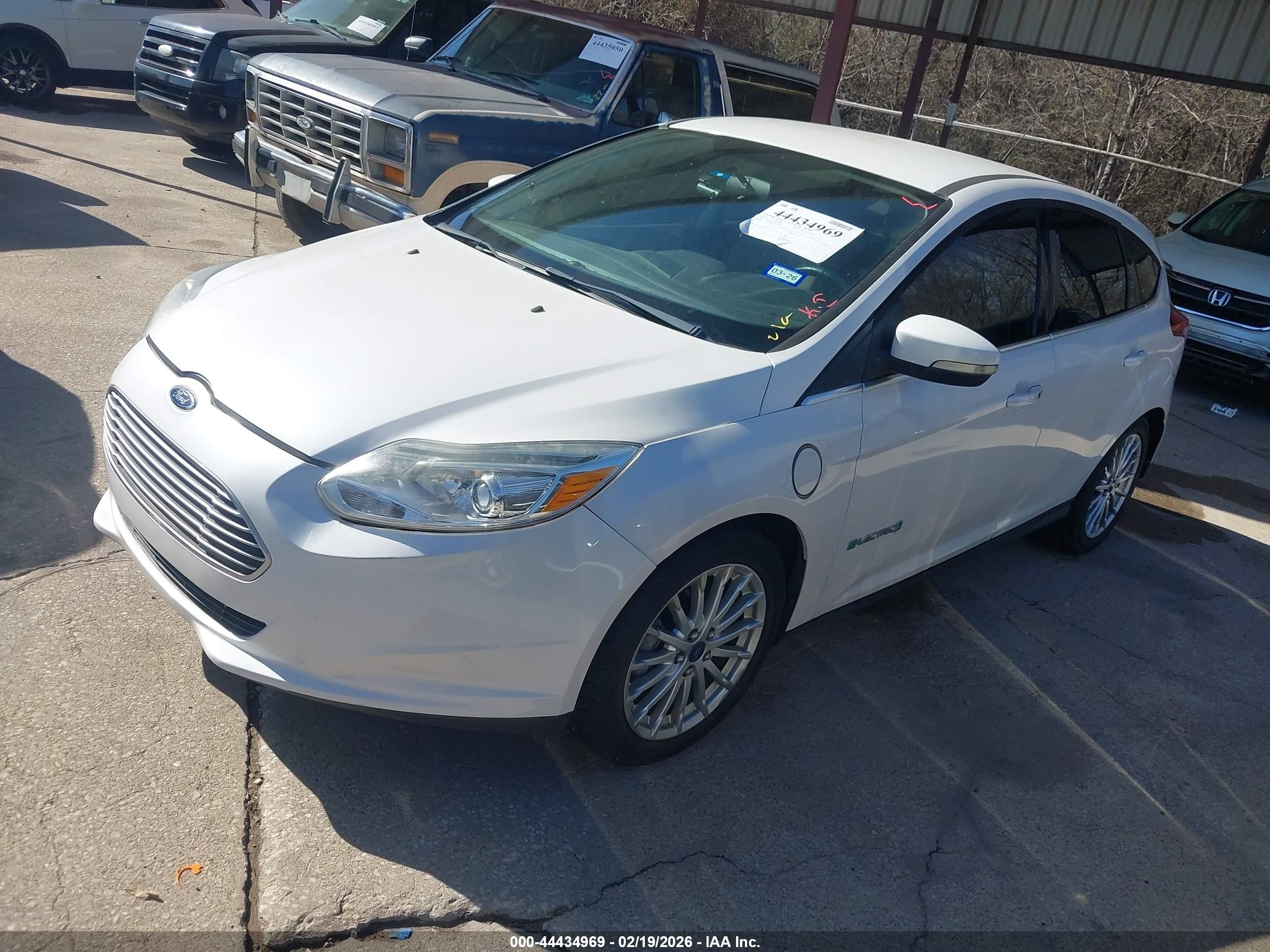 2013 Ford Focus Electric   White vin: 1FADP3R46DL125972
