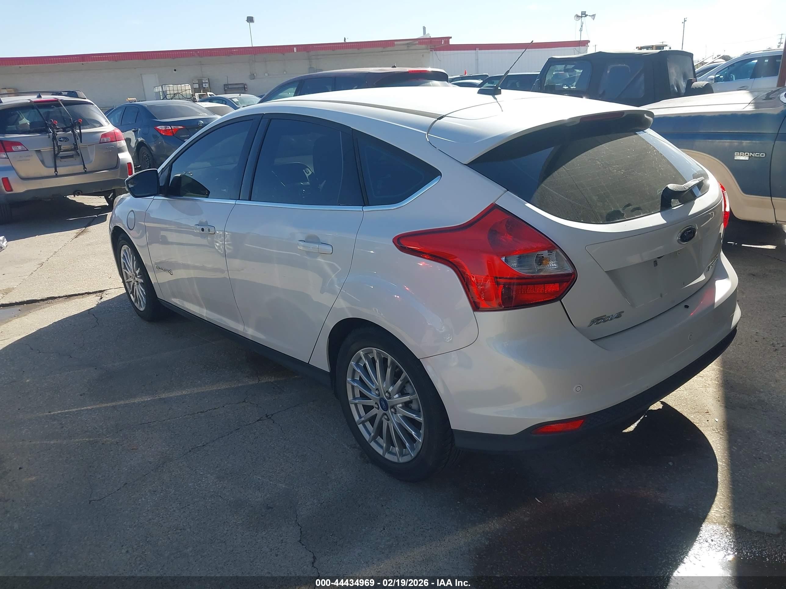 2013 Ford Focus Electric   White vin: 1FADP3R46DL125972