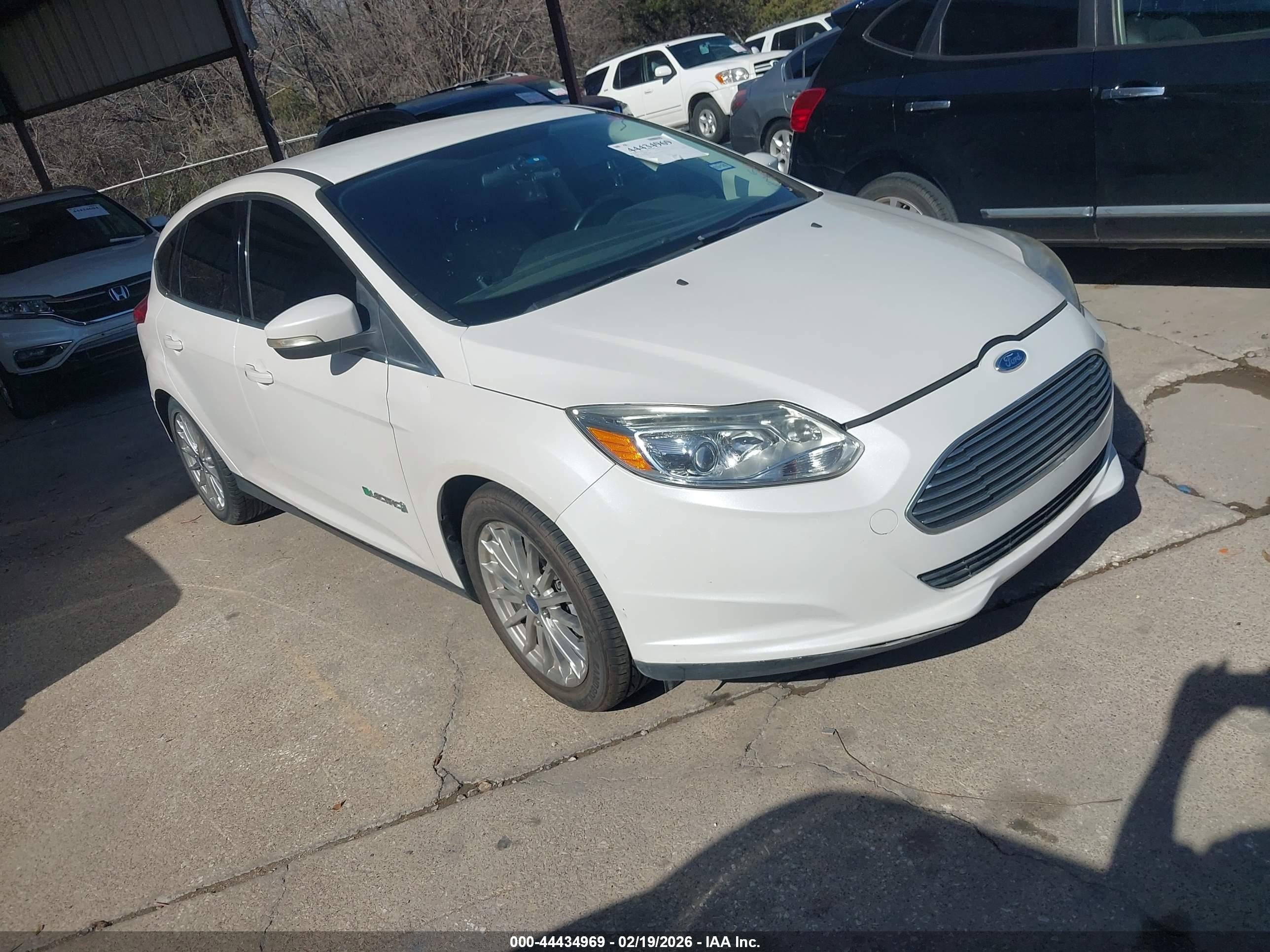 2013 Ford Focus Electric   White vin: 1FADP3R46DL125972