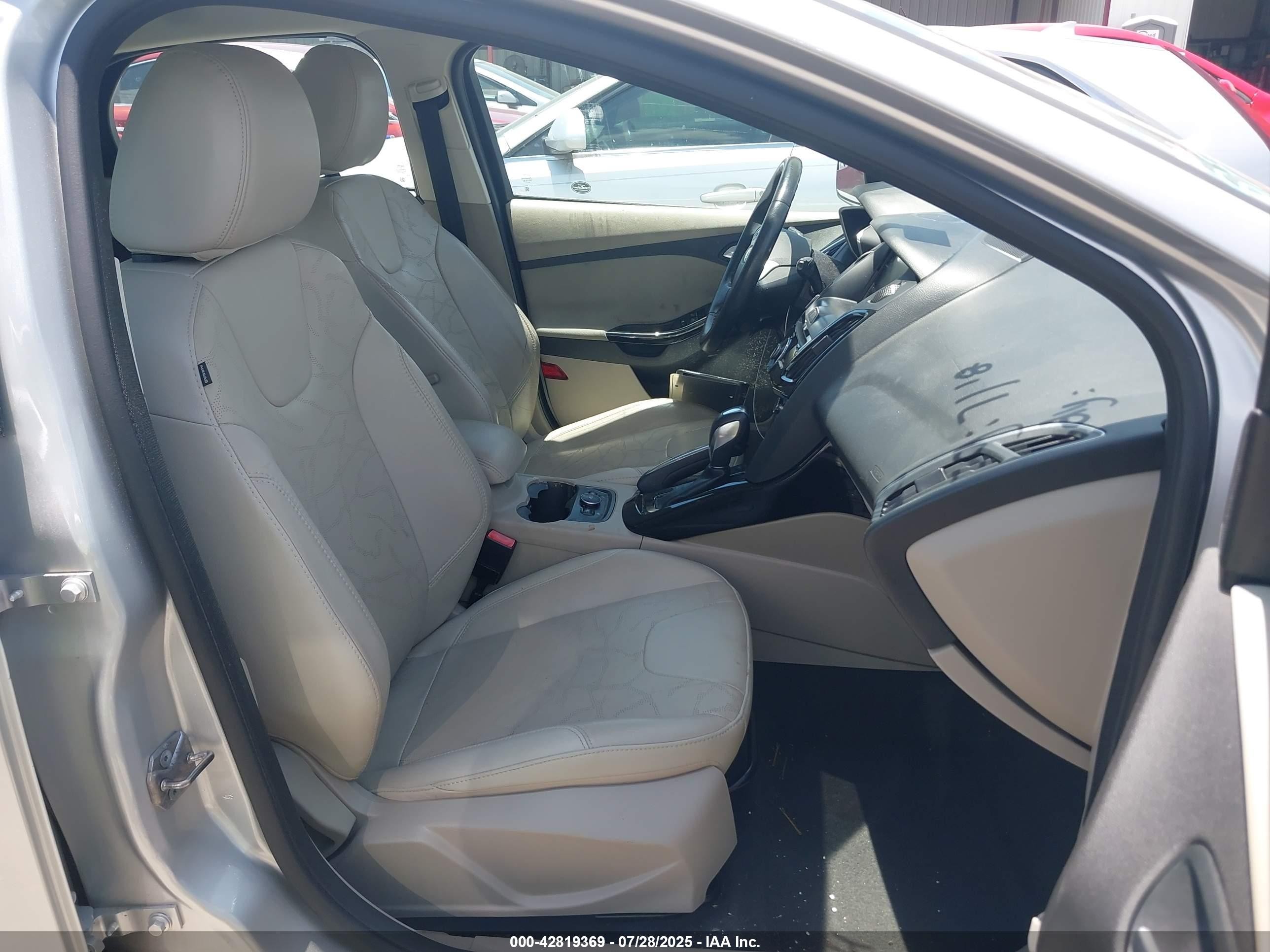2013 Ford Focus Electric   Серебряный vin: 1FADP3R46DL254715