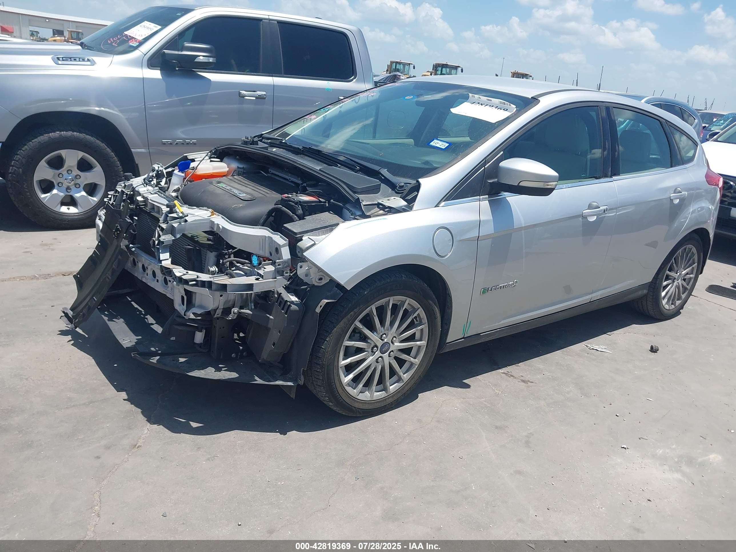 2013 Ford Focus Electric   Серебряный vin: 1FADP3R46DL254715