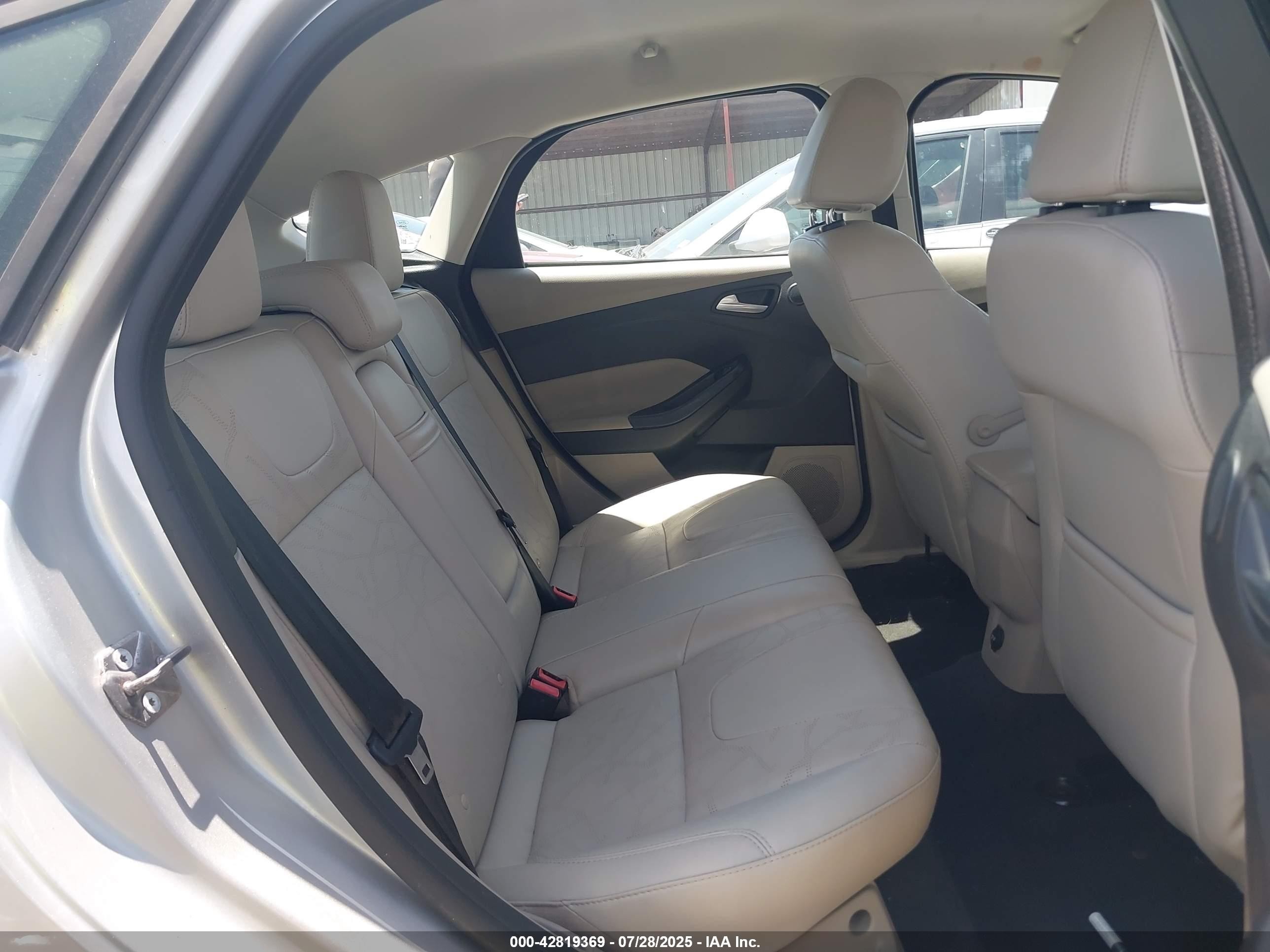 2013 Ford Focus Electric   Серебряный vin: 1FADP3R46DL254715