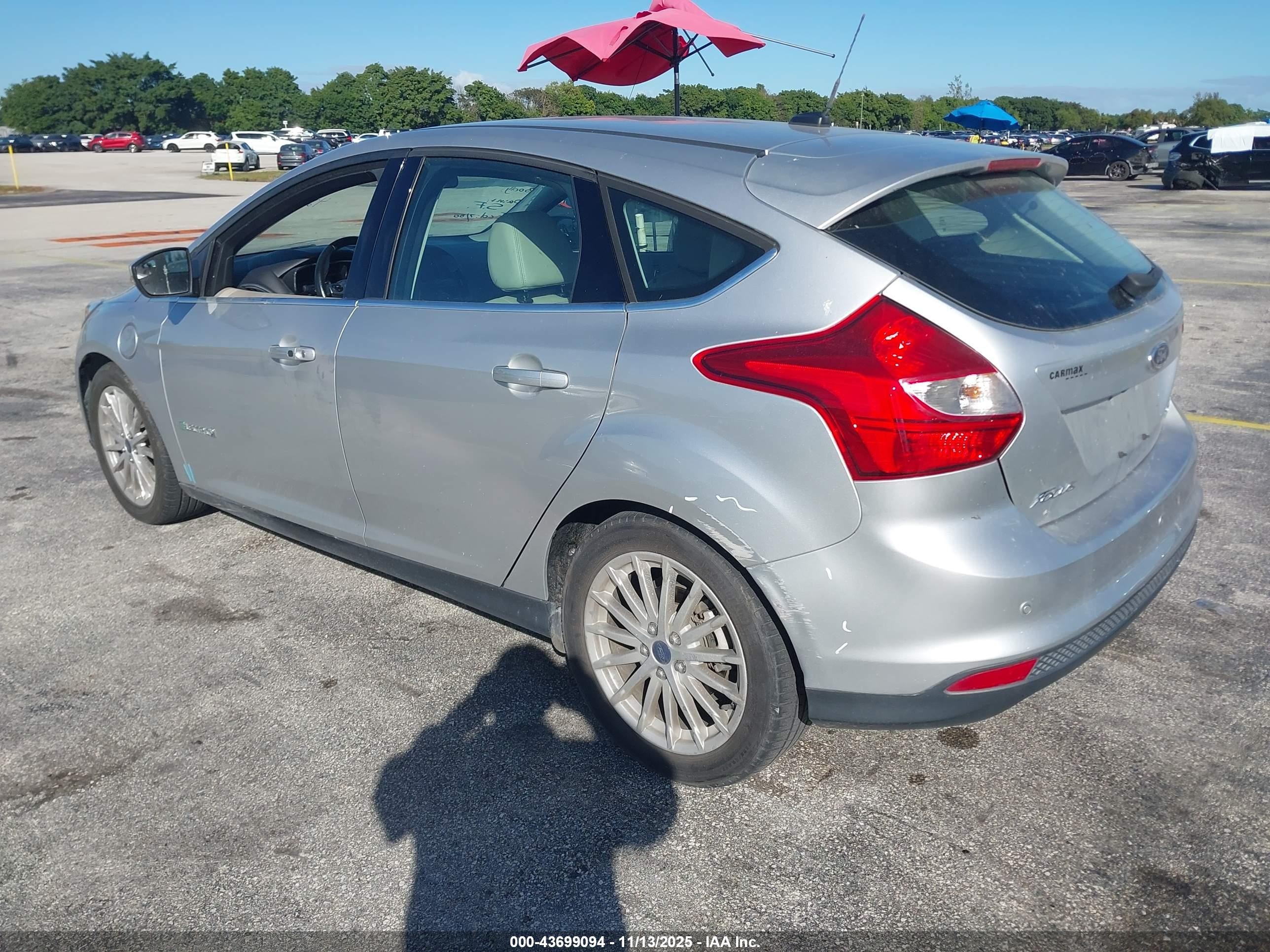 2013 Ford Focus Electric   Silver vin: 1FADP3R46DL254715