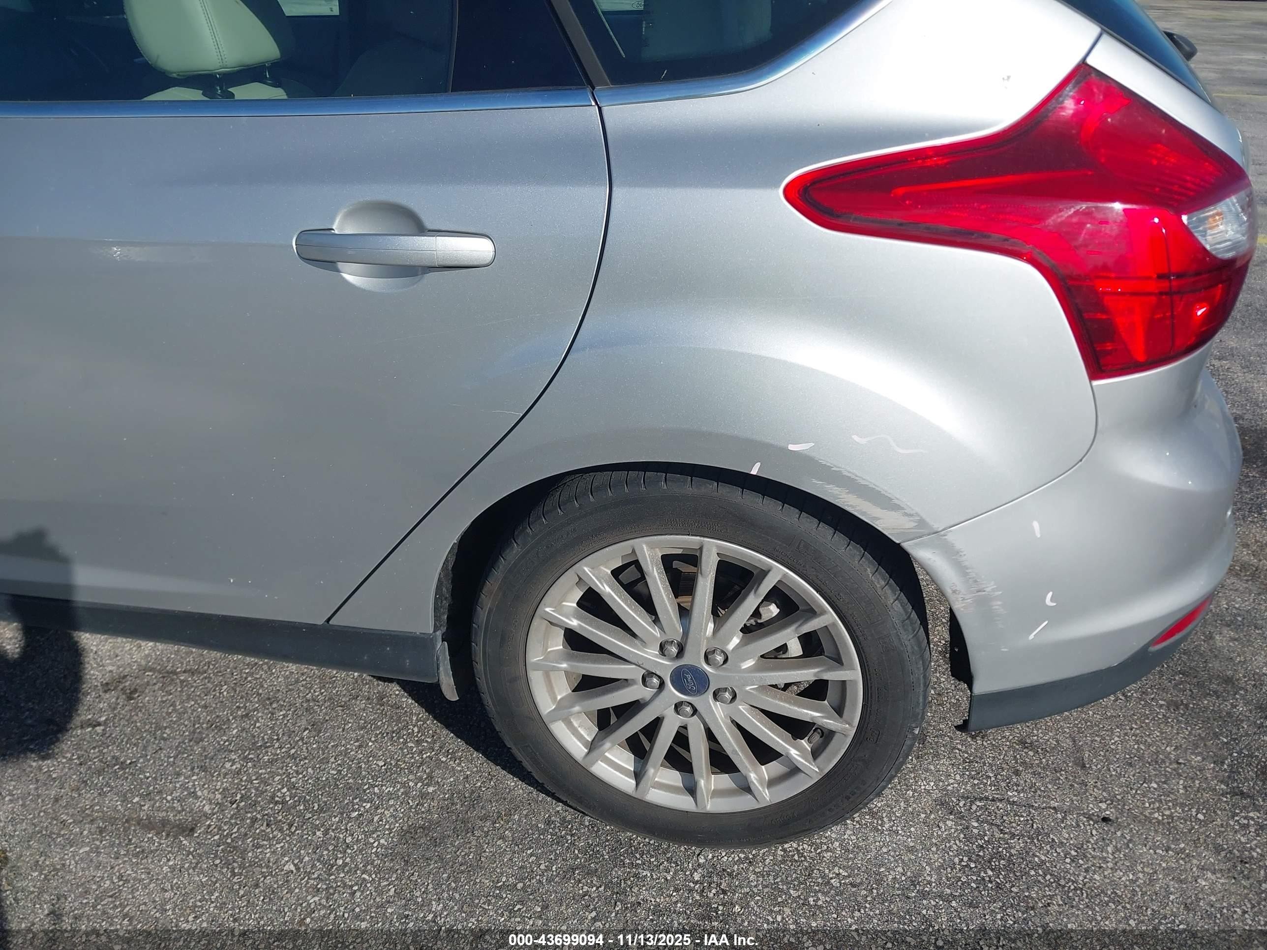 2013 Ford Focus Electric   Silver vin: 1FADP3R46DL254715