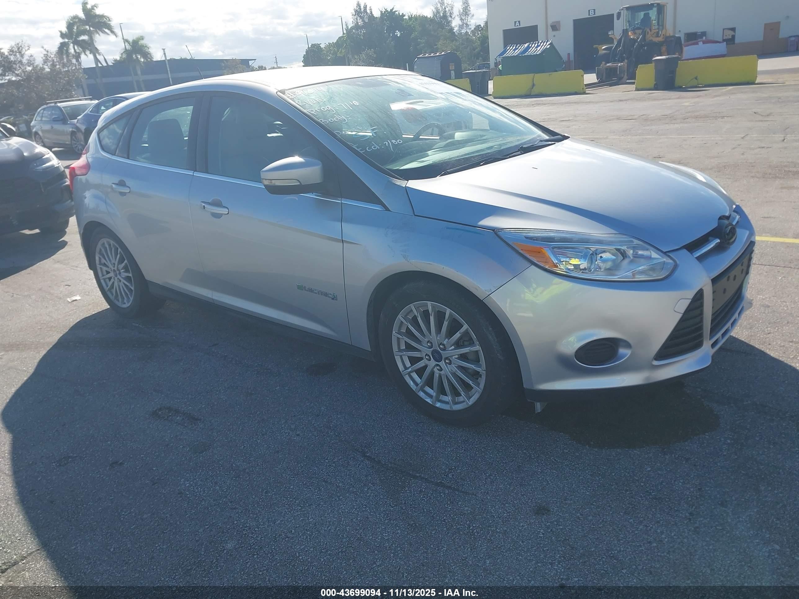 2013 Ford Focus Electric   Silver vin: 1FADP3R46DL254715