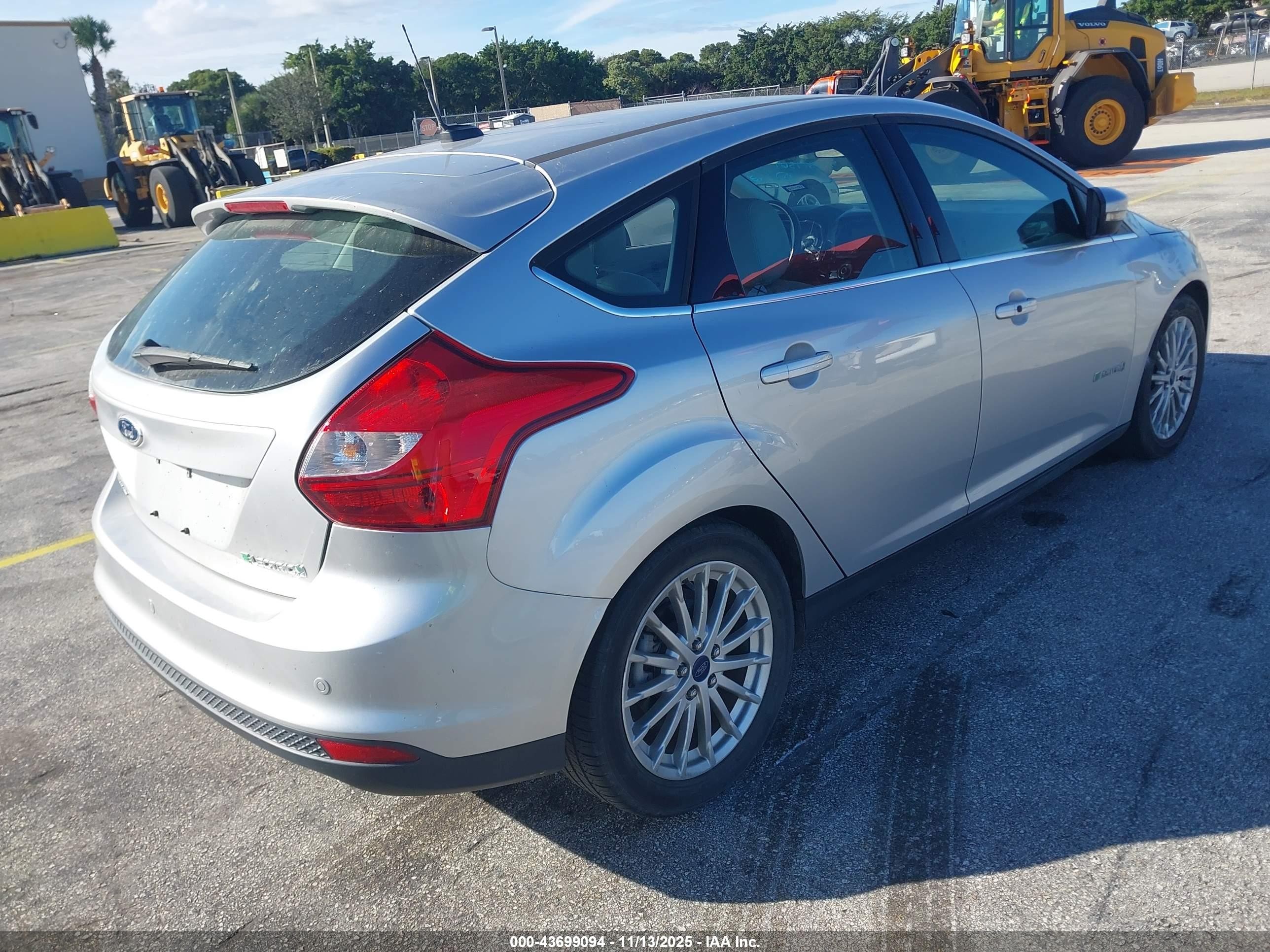 2013 Ford Focus Electric   Silver vin: 1FADP3R46DL254715
