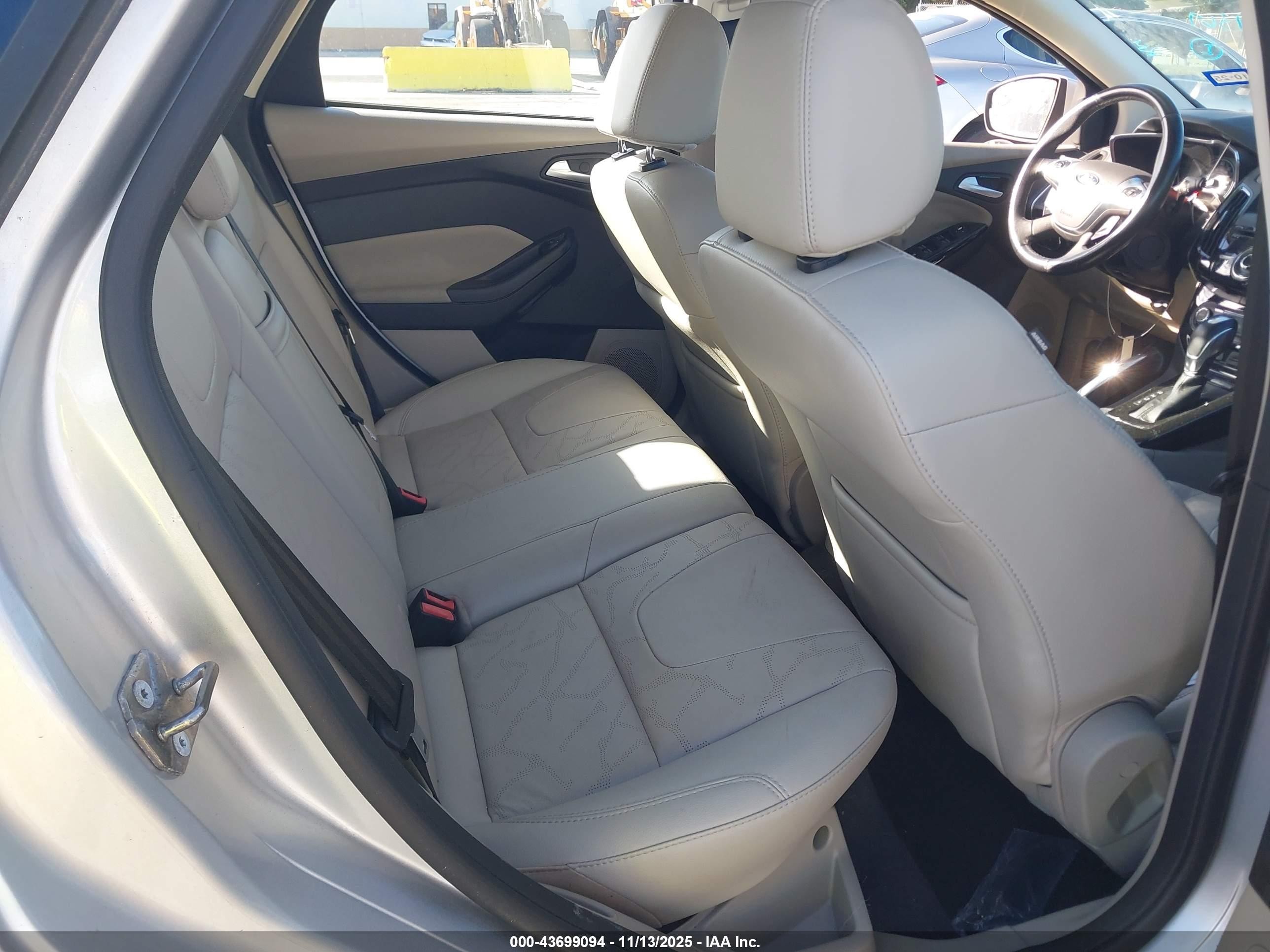 2013 Ford Focus Electric   Silver vin: 1FADP3R46DL254715